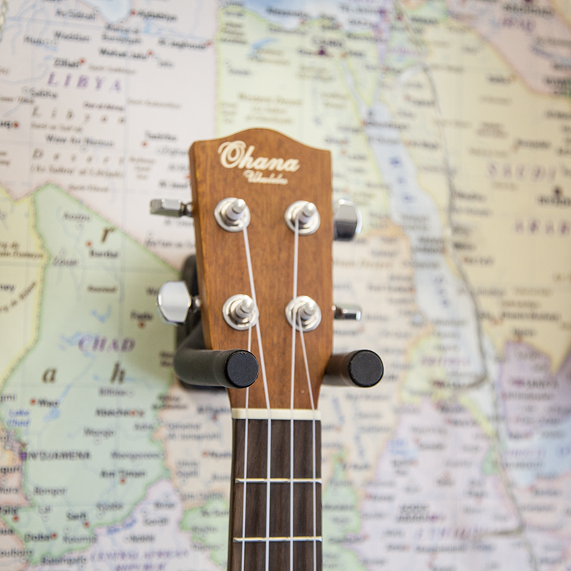 Ohana-TKS-15E-Tenor-Electro-Ukulele-1.jpg