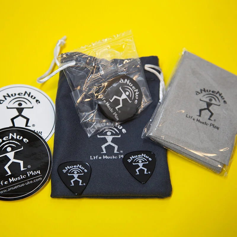 aNueNue-Pouch-1.jpg