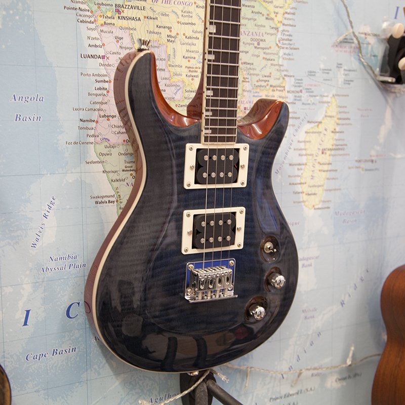 Flight-Vanguard-Trans-Black-Electro-Tenor-Ukulele-1.jpg
