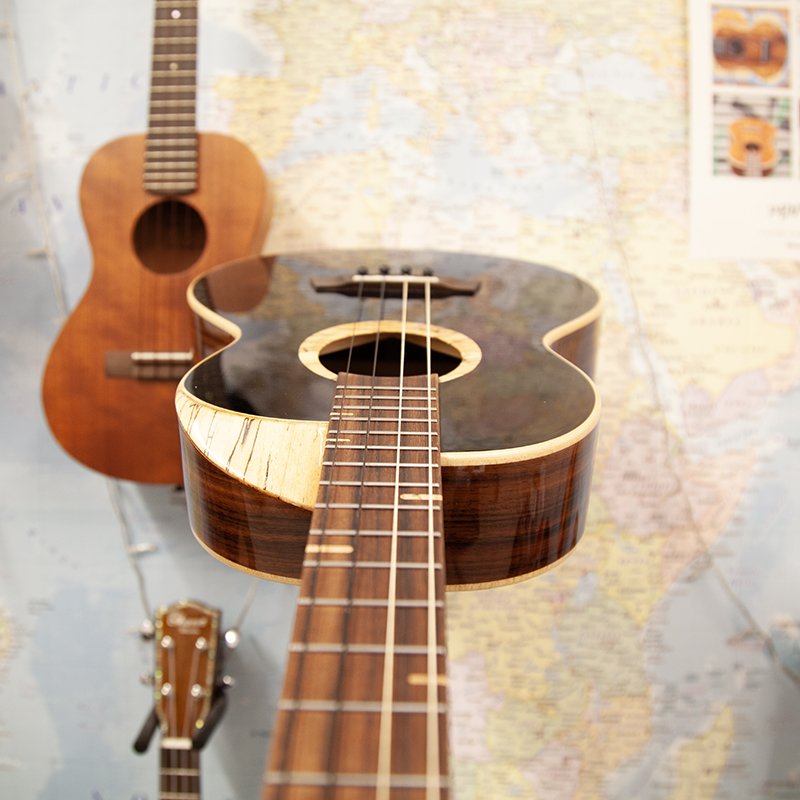Flight-4SBB-4stringboy-Baritone-Ukulele-4.jpg