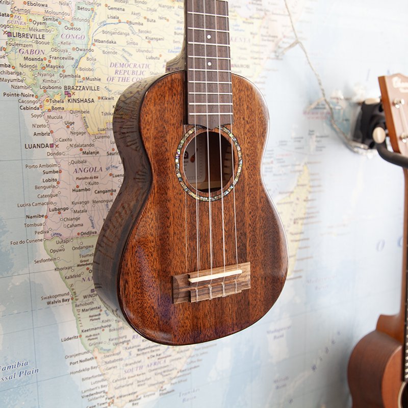 Uma-UK-20SS-Black-Soprano-Ukulele-1.jpg