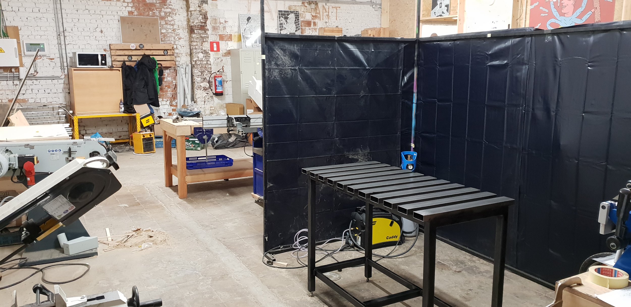 Installing a welding corner in the workshop