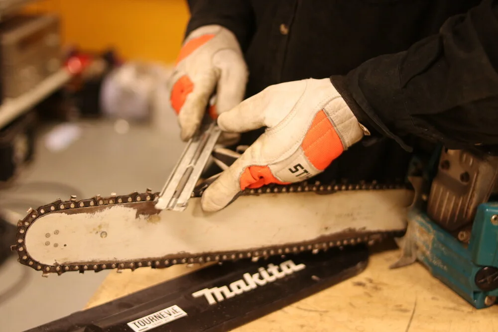 08/09/2020 ► Tronçonneuse: entretien et affûtage ► Kettingzaag: onderhoud en slijpen ► Chainsaw maintenance and sharpening 