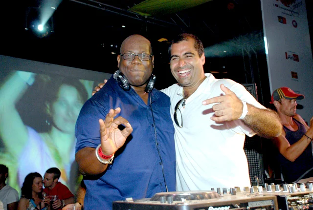 Carl Cox and Shailendra Singh on stage at the first Sunburn Goa 2007