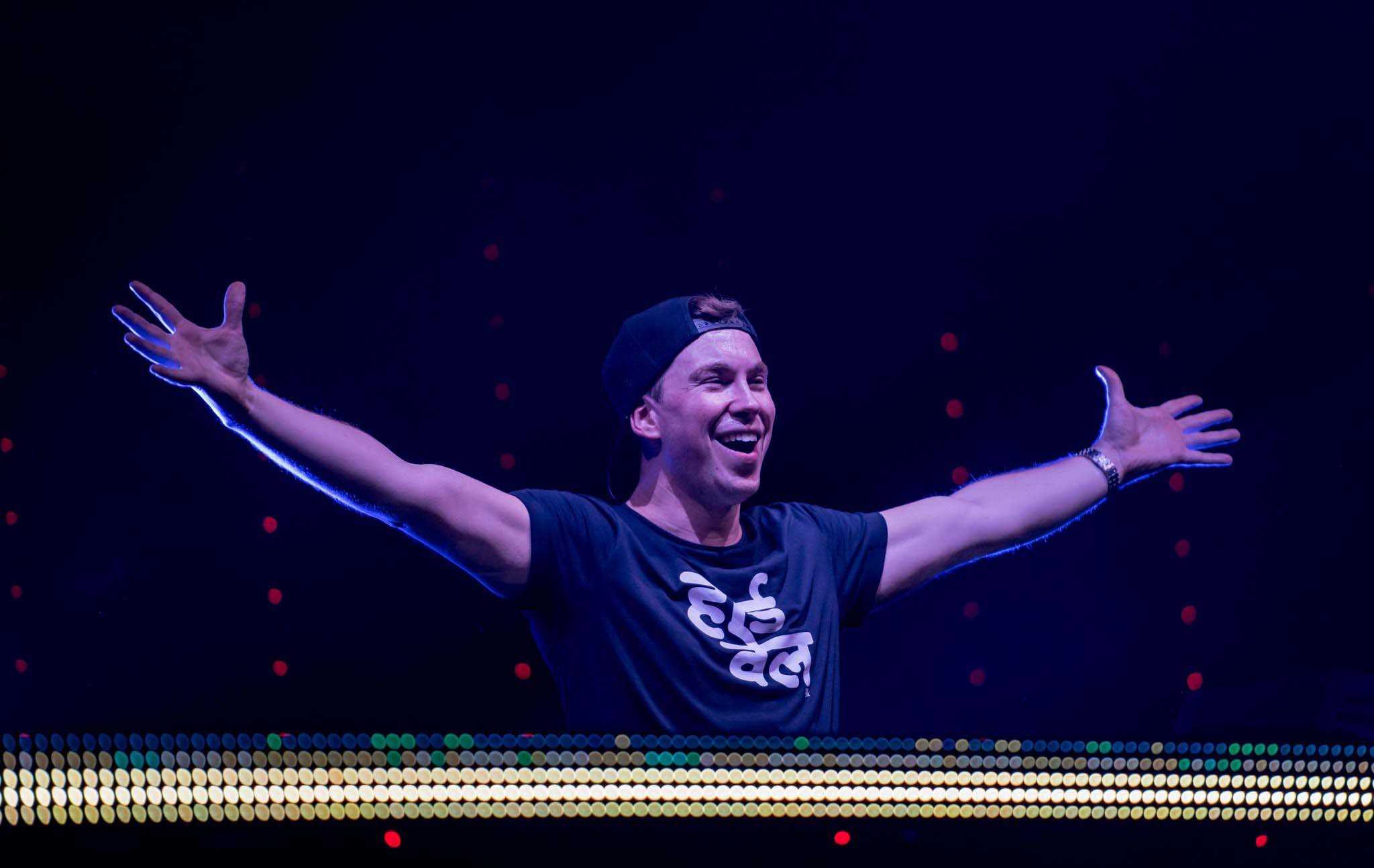 Hardwell soaks in the record breaking crowds