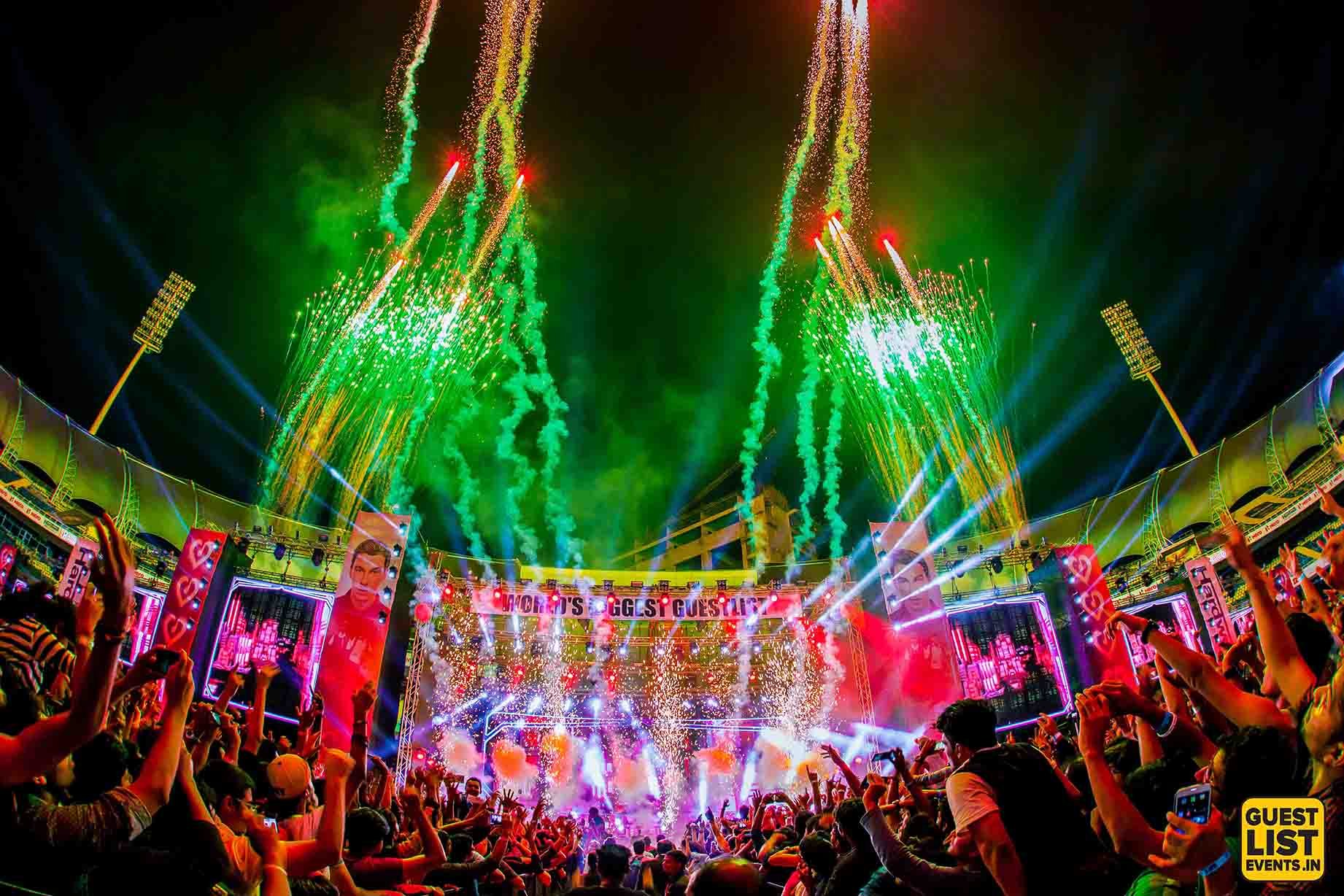 Fireworks and pyros at Hardwell's World's Biggest Guestlist