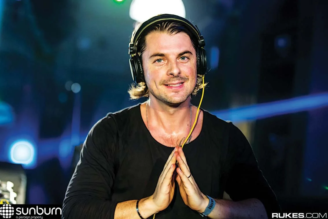 Axwell gives a Namaste at Sunburn 2011