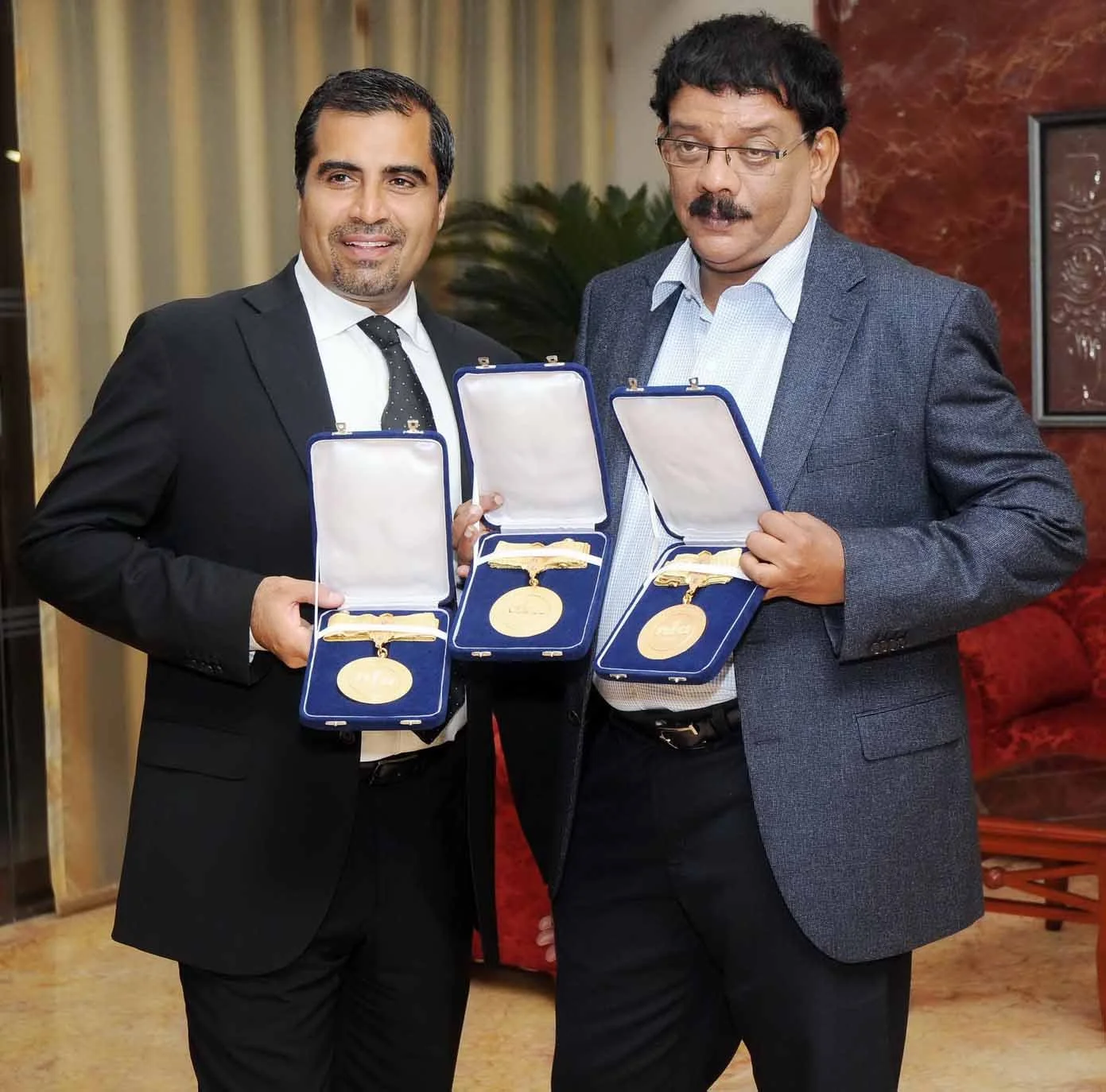 Creative Producer Shailendra Singh and Director Priyadarshan holding three National Awards for Kanchivaram at the 55th National Film Awards 2008