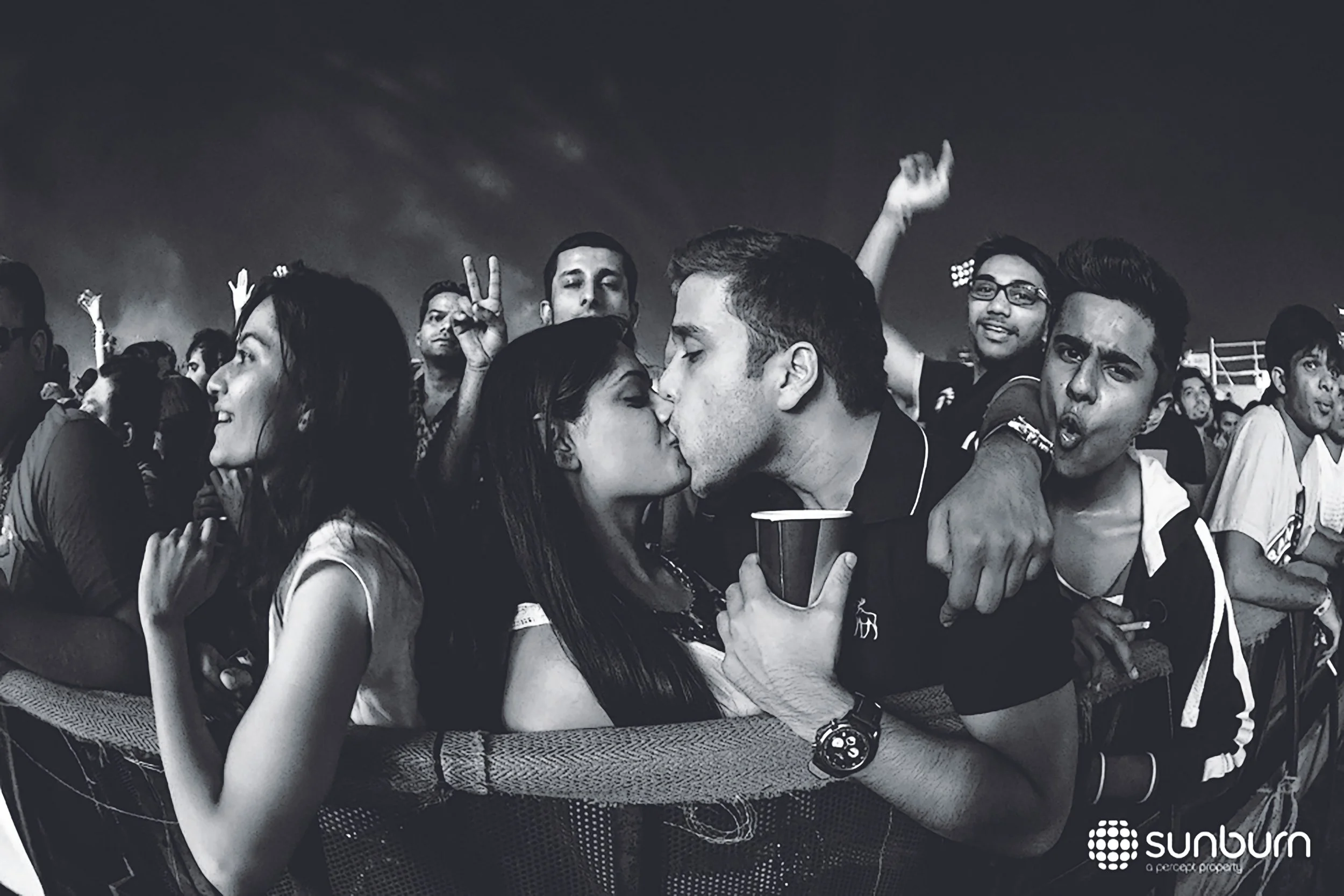 The Kiss Heard Round the World at Sunburn 2009