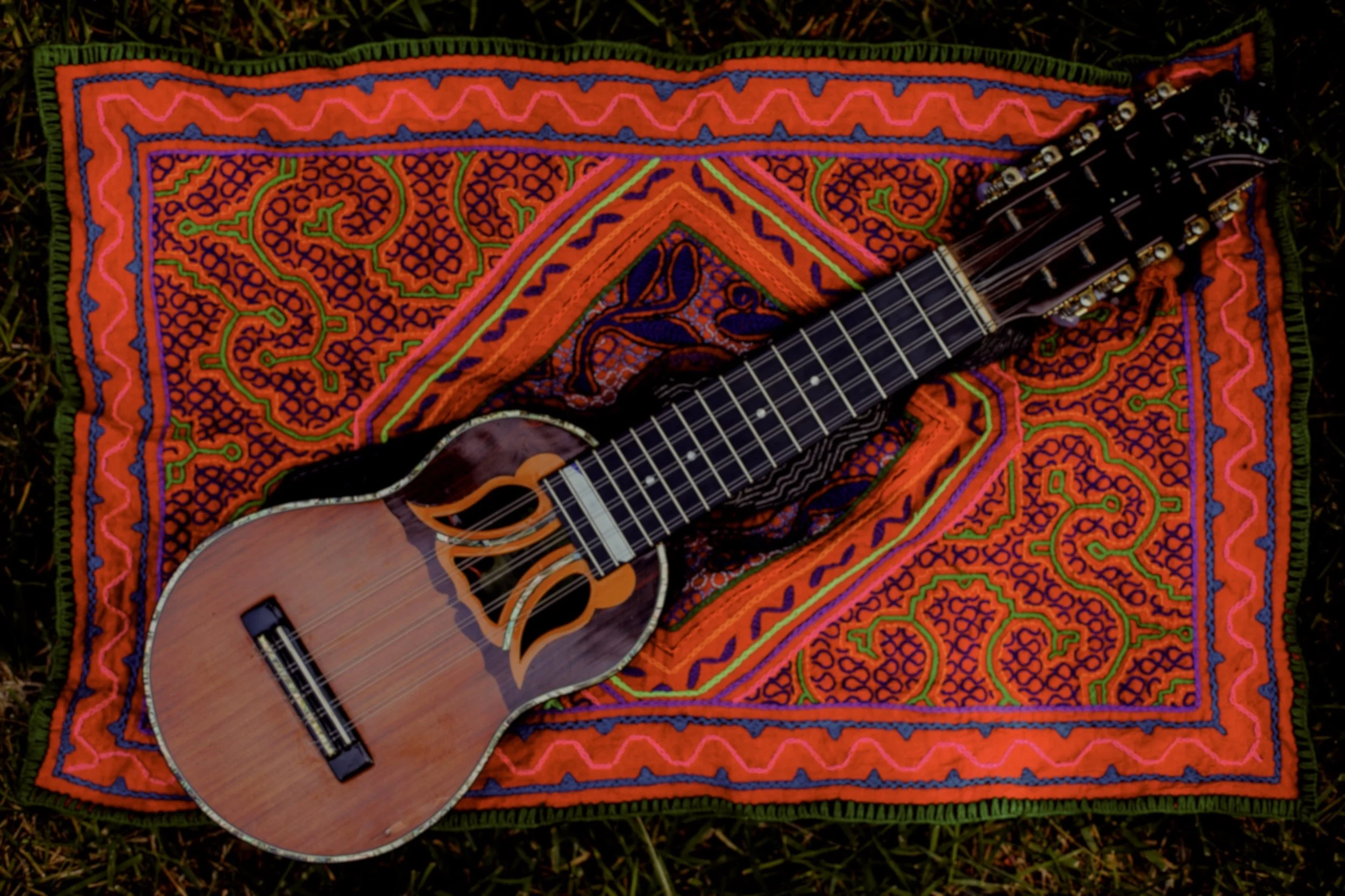 charango153 - charango on manta.jpg