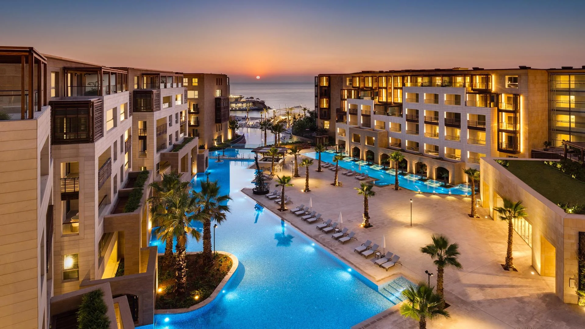 upper-pool-area-at-dusk.jpg;width=1920;height=1080;mode=crop;anchor=middlecenter;autorotate=true;quality=90;scale=both;progressive=true;encoder=freeimage.jpg