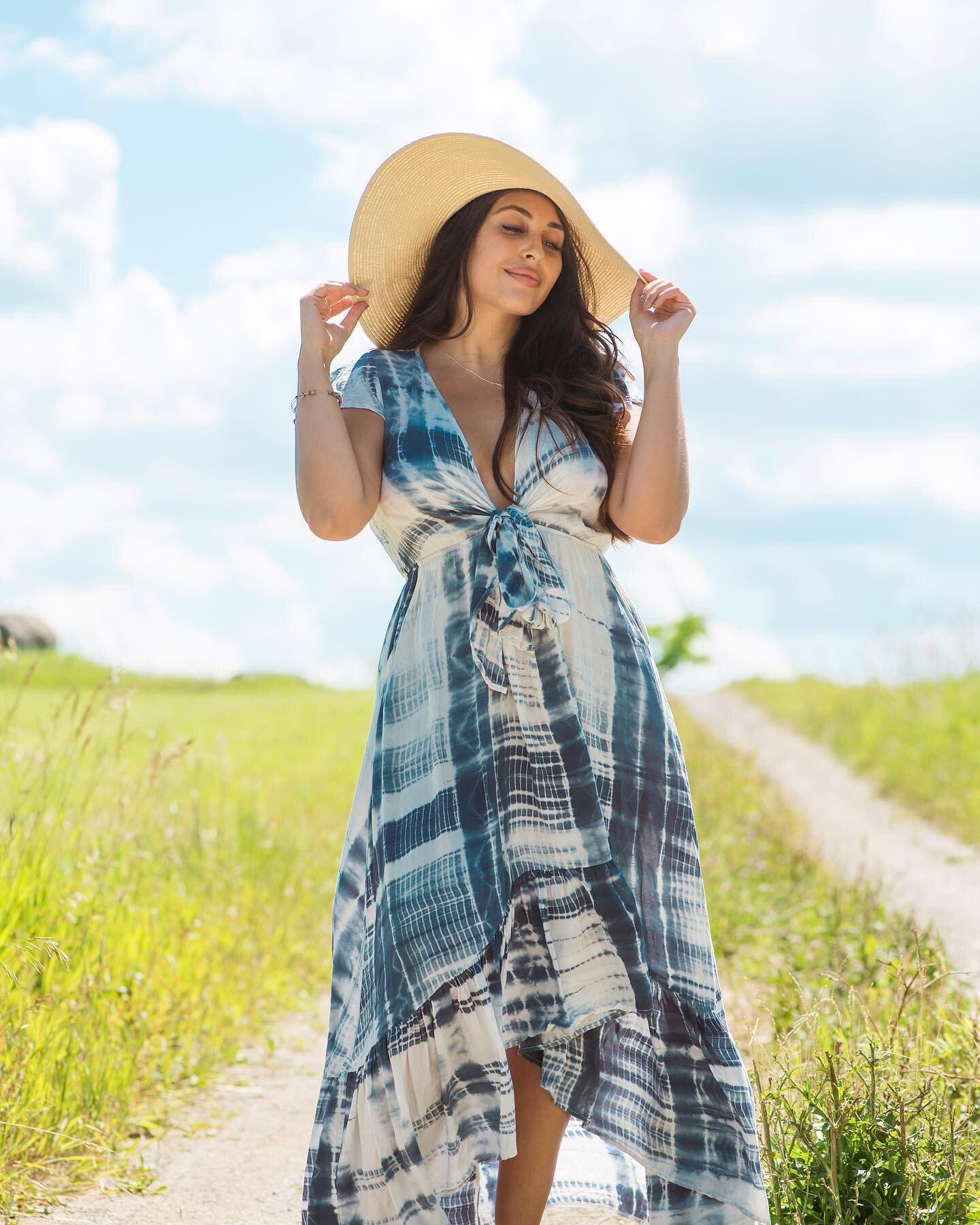 Sun hats &amp; summer dresses👒👗✨ My girly Julia looking like a summer dream!
.
.
.
.
.

#summervibes #summertime #summerphotoshoot #summer #summerphotography #torontophotography #torontophotographer #gtaphotography #toronto #caledon #caledonphotogr