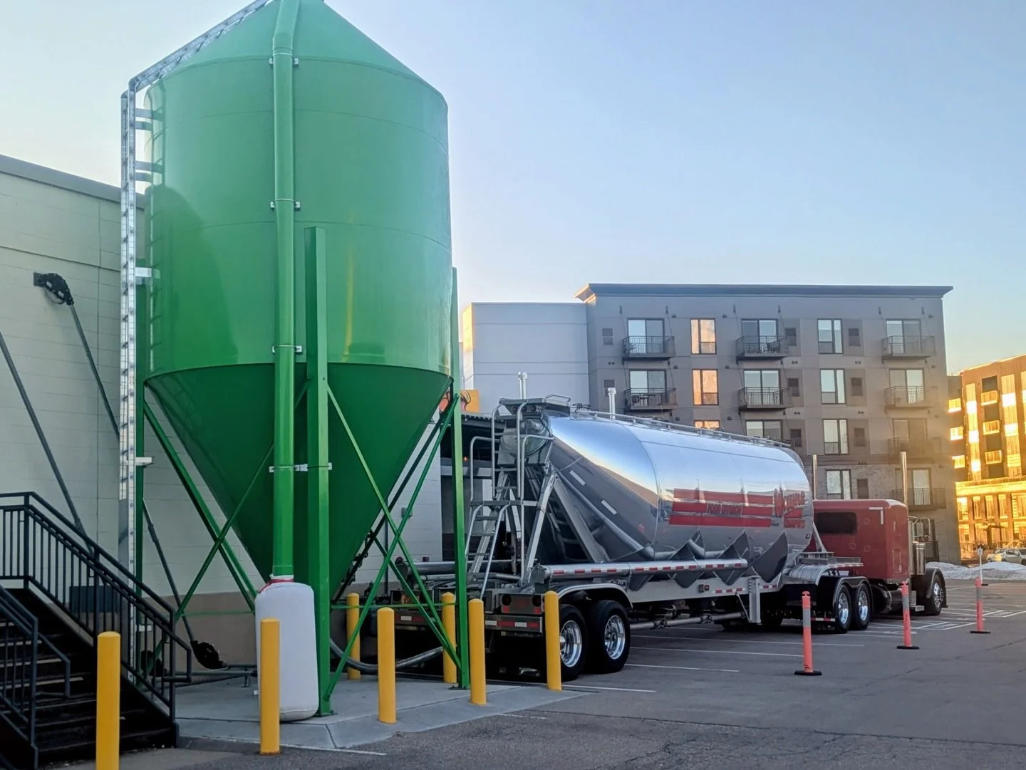 🌾🍻 A BIG THANK YOU! to our friends @rahrbsg @rahrmalt for filling our silo with their AWESOME malted barley! 🍻🌾