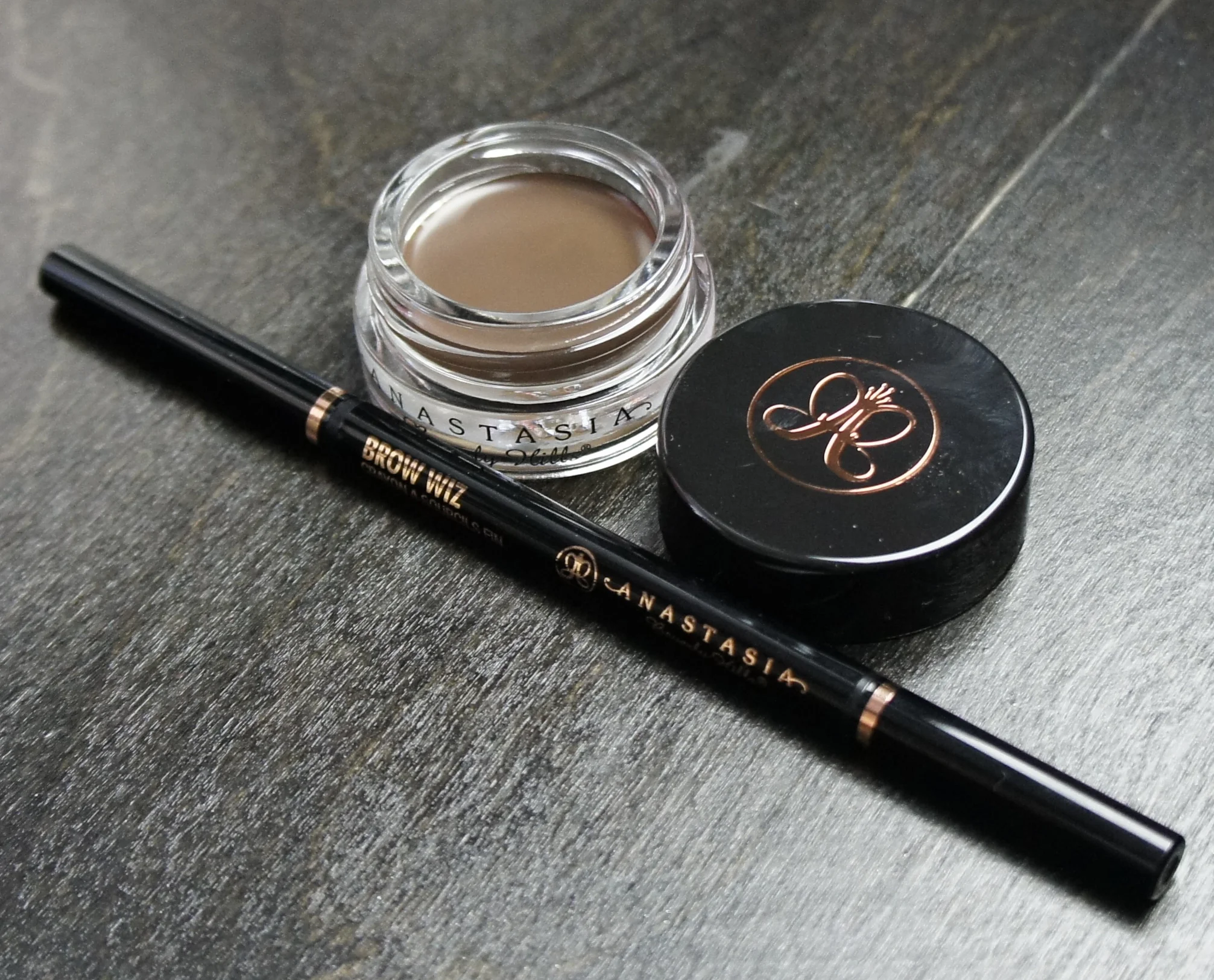 Anastasia Beverly Hills - Dip Brow (Dark Brown), Brow Wiz (Medium Ash)