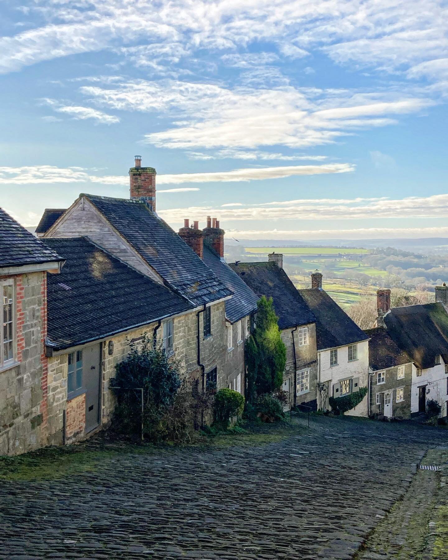 Stop off at #goldhill in Shaftesbury on the way to see a new client, perfect morning! #shaftesbury #dorset #dorsetviews #landscape #gardendesign #lovemyjob