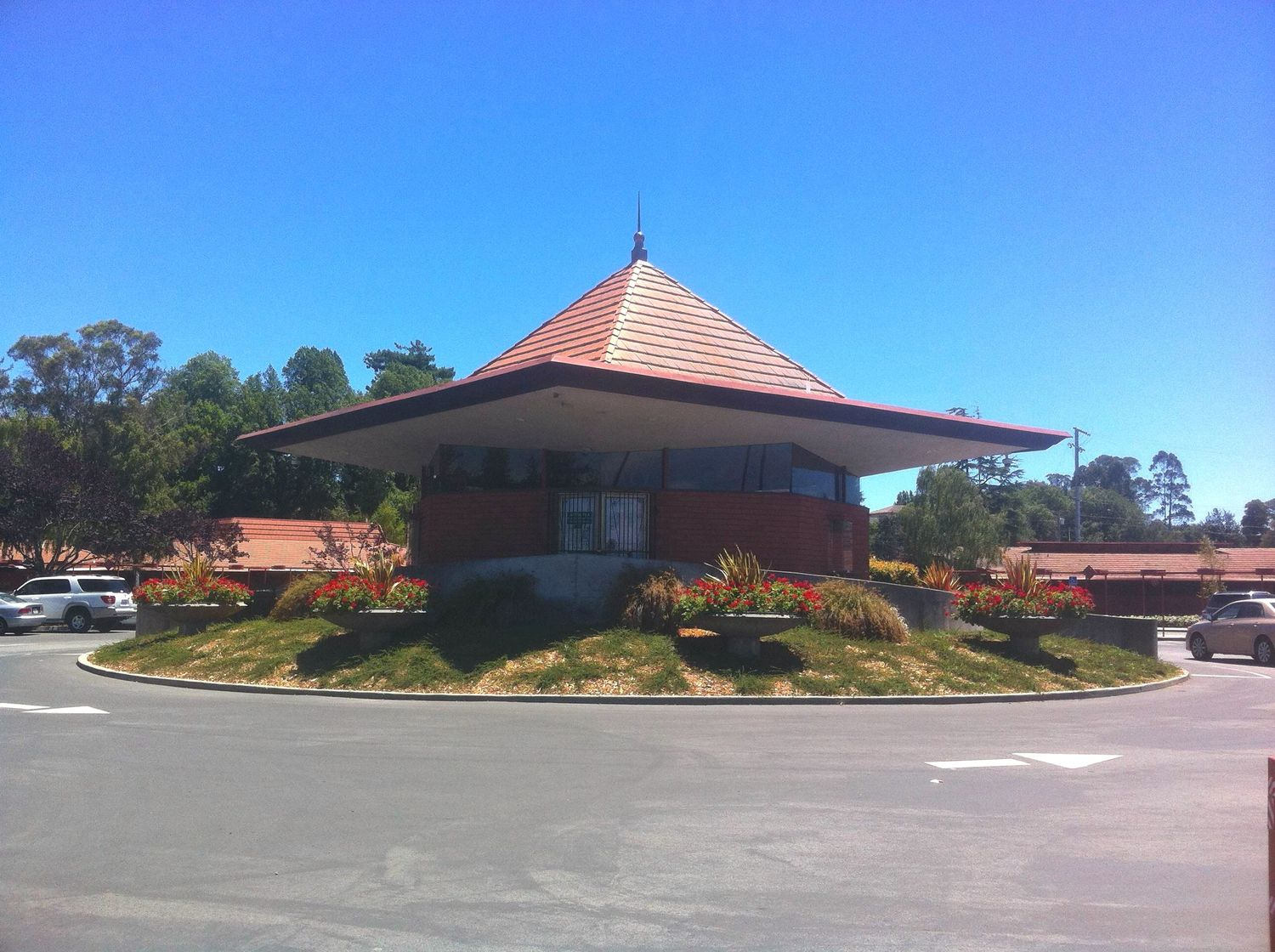 frank lloyd wright pavillion.png