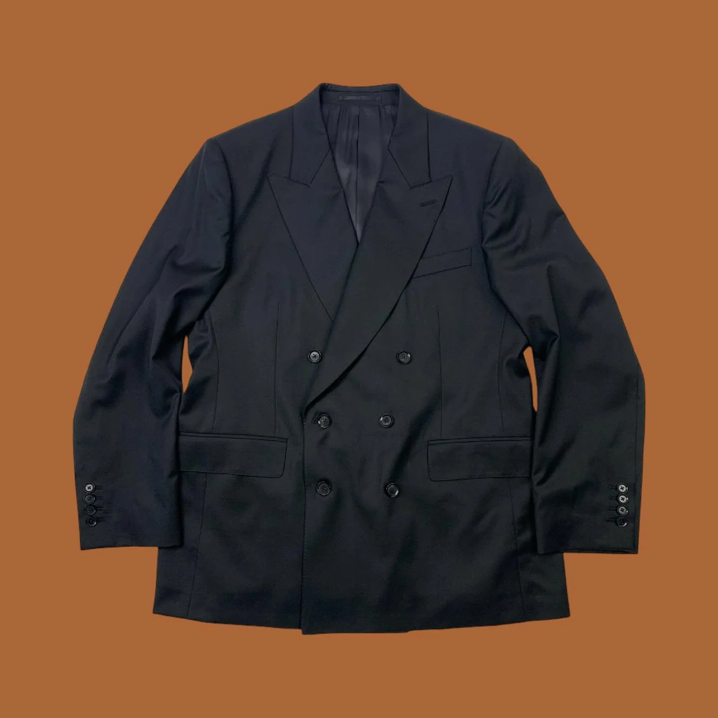 MENSWEAR WINTER TAILORING 
.
Time for heavier warmer cloths.
.
.
.
.
#menswear #travelingtailor #madetomeasure #suits #menssuits #suit #jackets #bespkoke #groom #busieness #mensfashion