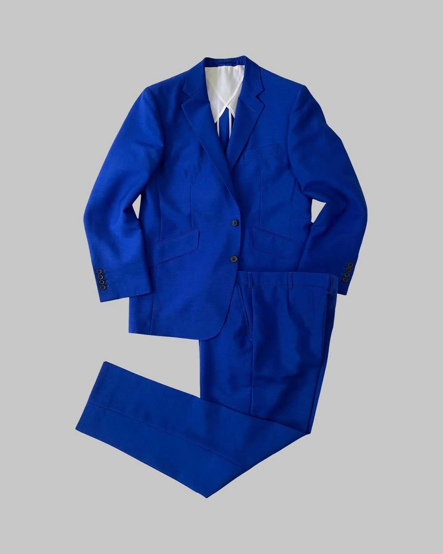 TAILORED ELECTRIC BLUE WEDDING SUIT
.
.
.
.
#tailored #suit #groom #menswear #mensfashion #electric blue #mtm #personaltailoring #cool #wedding #style #london
