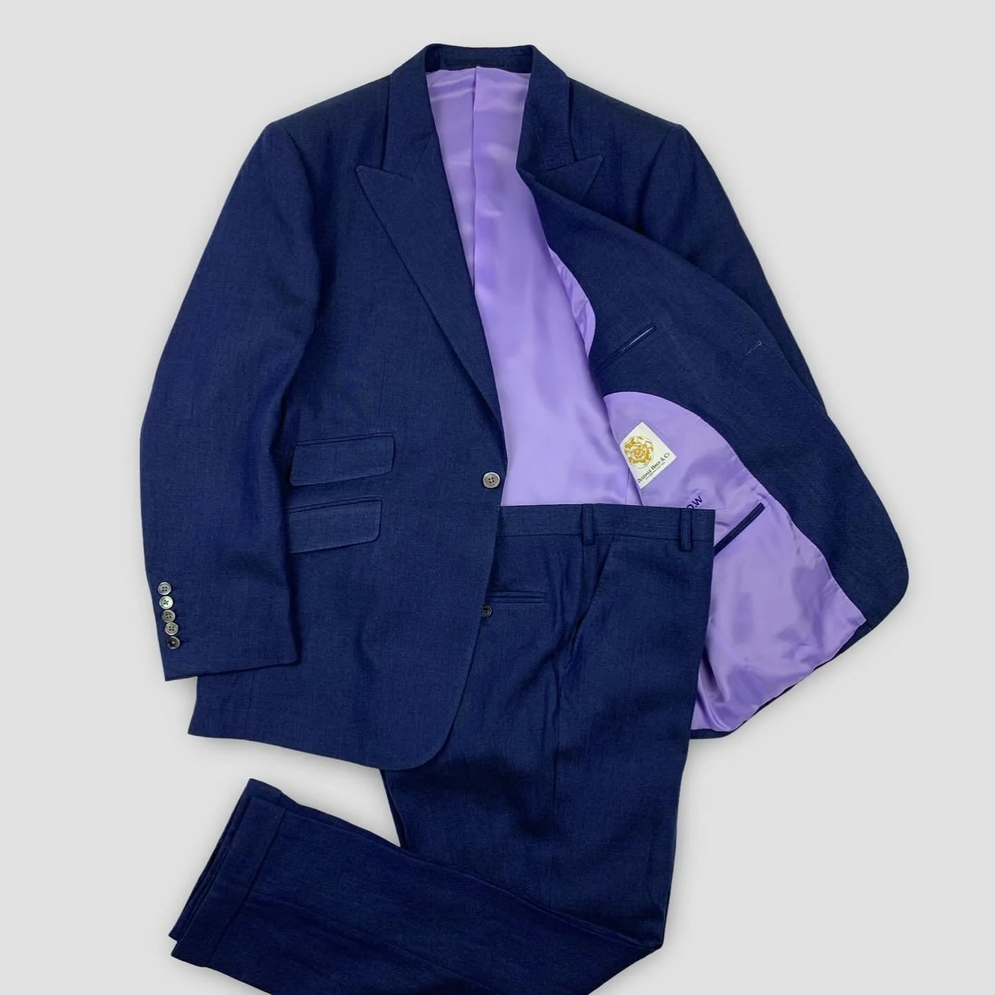 SUMMER LINEN SUIT SINGLE BUTTON PEAK LAPEL 
.
.
INGIGO 100% LINEN BY @dugdalebrosandco 
.
.
.
#tailoring #menswear #mtm #britishcloth #linen #groom #mensfashion #fashion#bespoke #suit #adamwaite #wedding