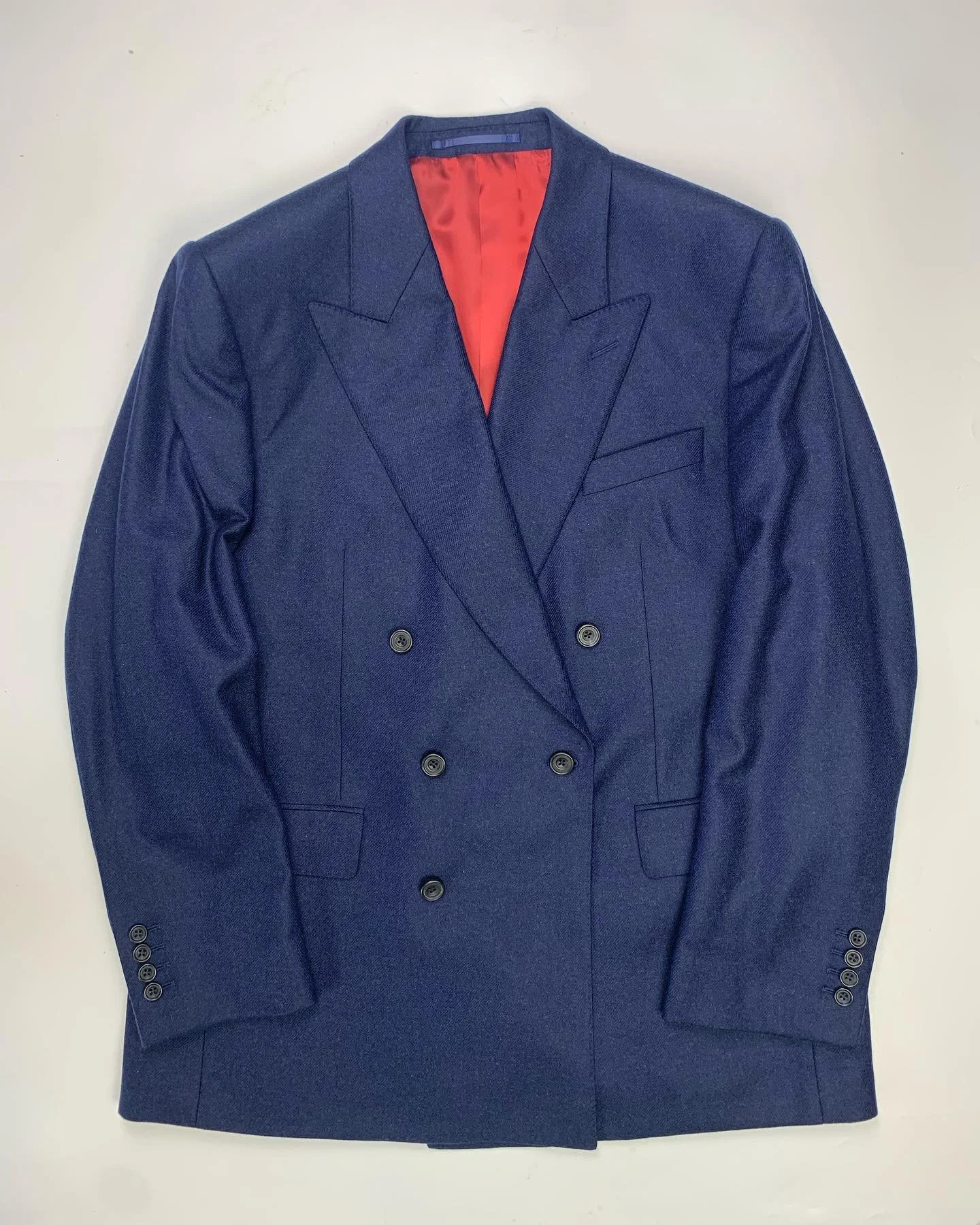 Wool &amp; Cashmere autumn jacket crafted with @loropiana fine fabrics.
.
Jackets can be tailored to your style or we can guide with your outfit with our 25 years of menswear tailoring experience
.
Made to measure by appointment.
.
.
.
.
.
.
#menswea