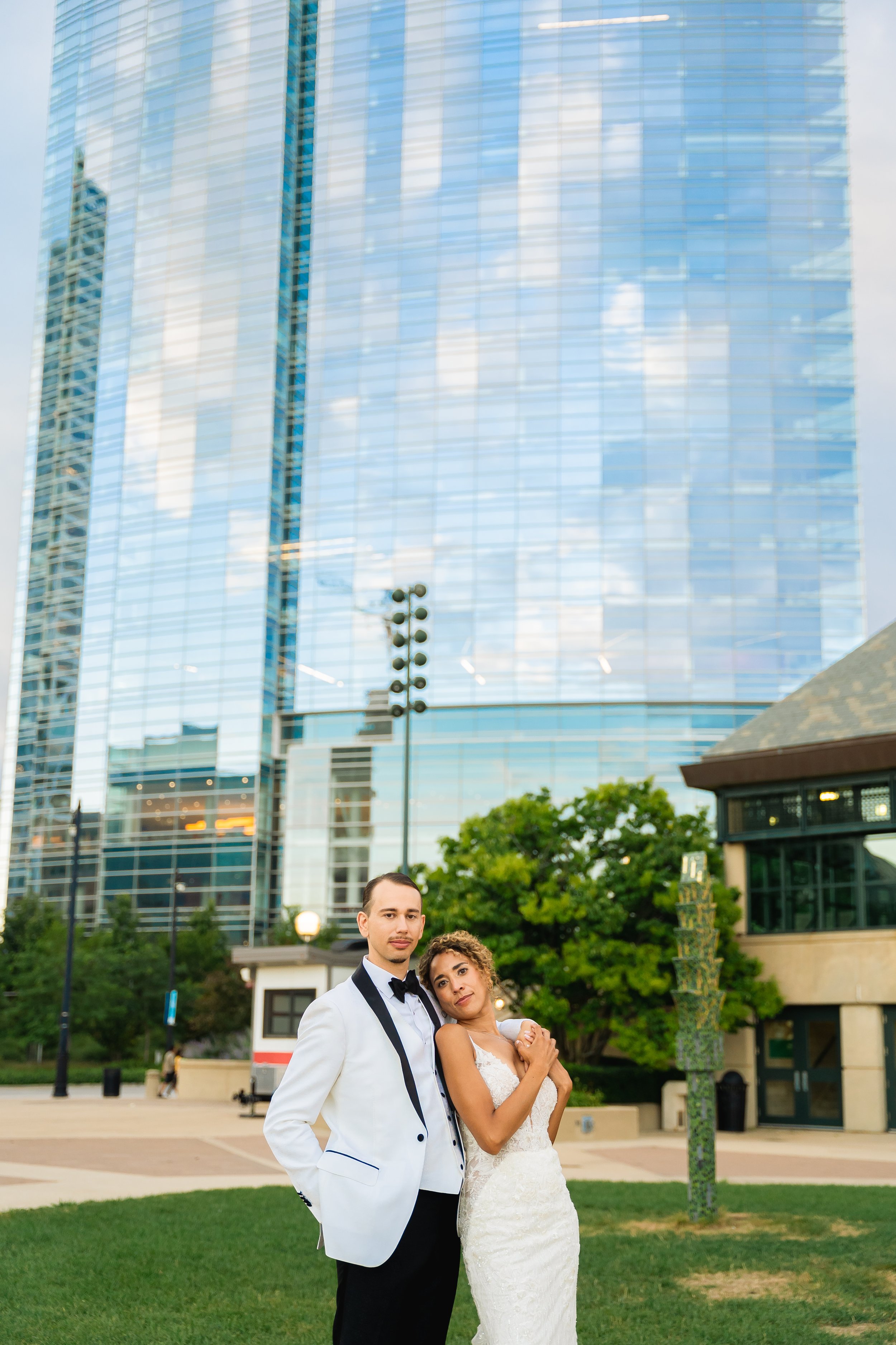 Sunset wedding photos in downtown Milwaukee