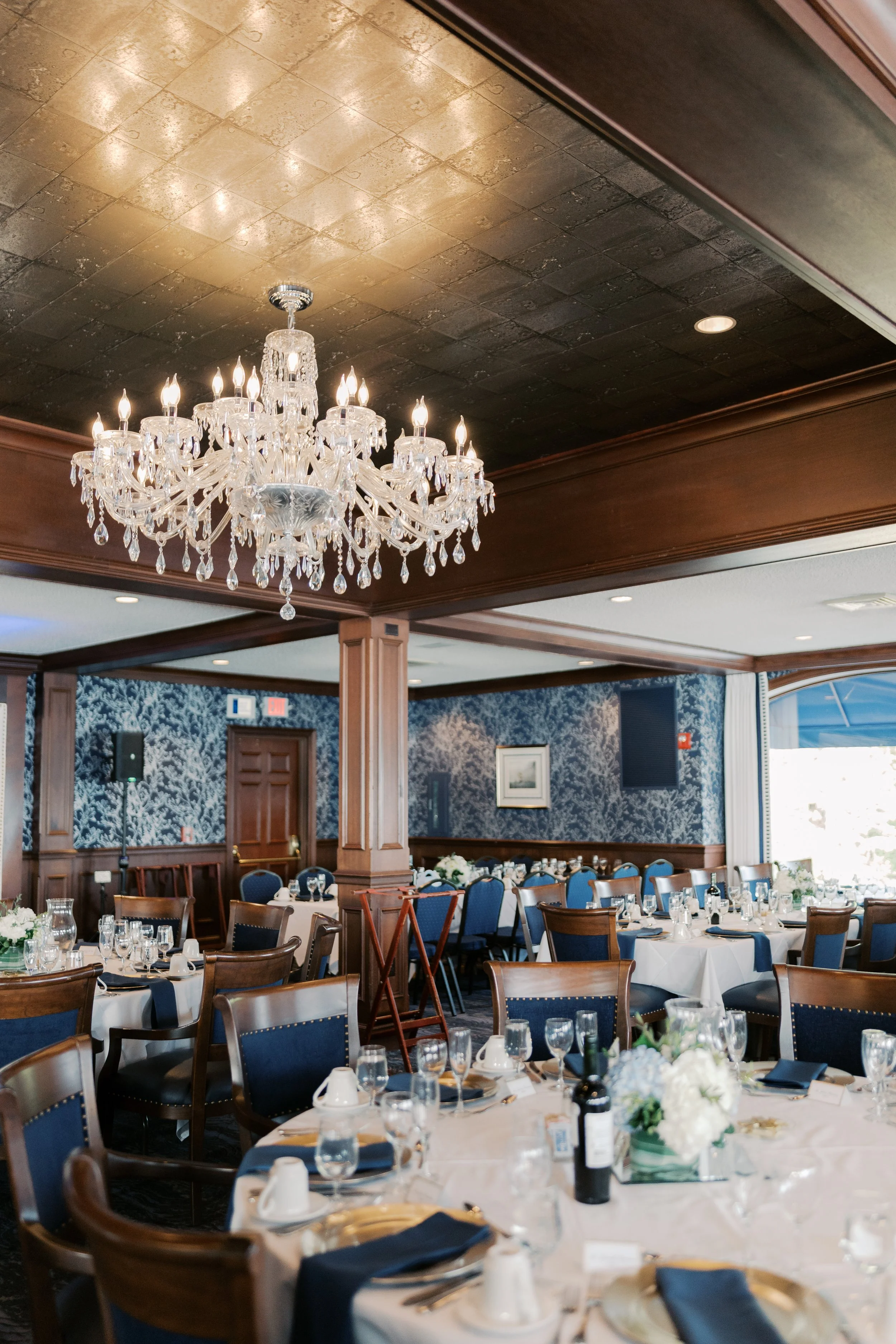 Elegant wedding at The Oconomowoc Lake Club Wisconsin