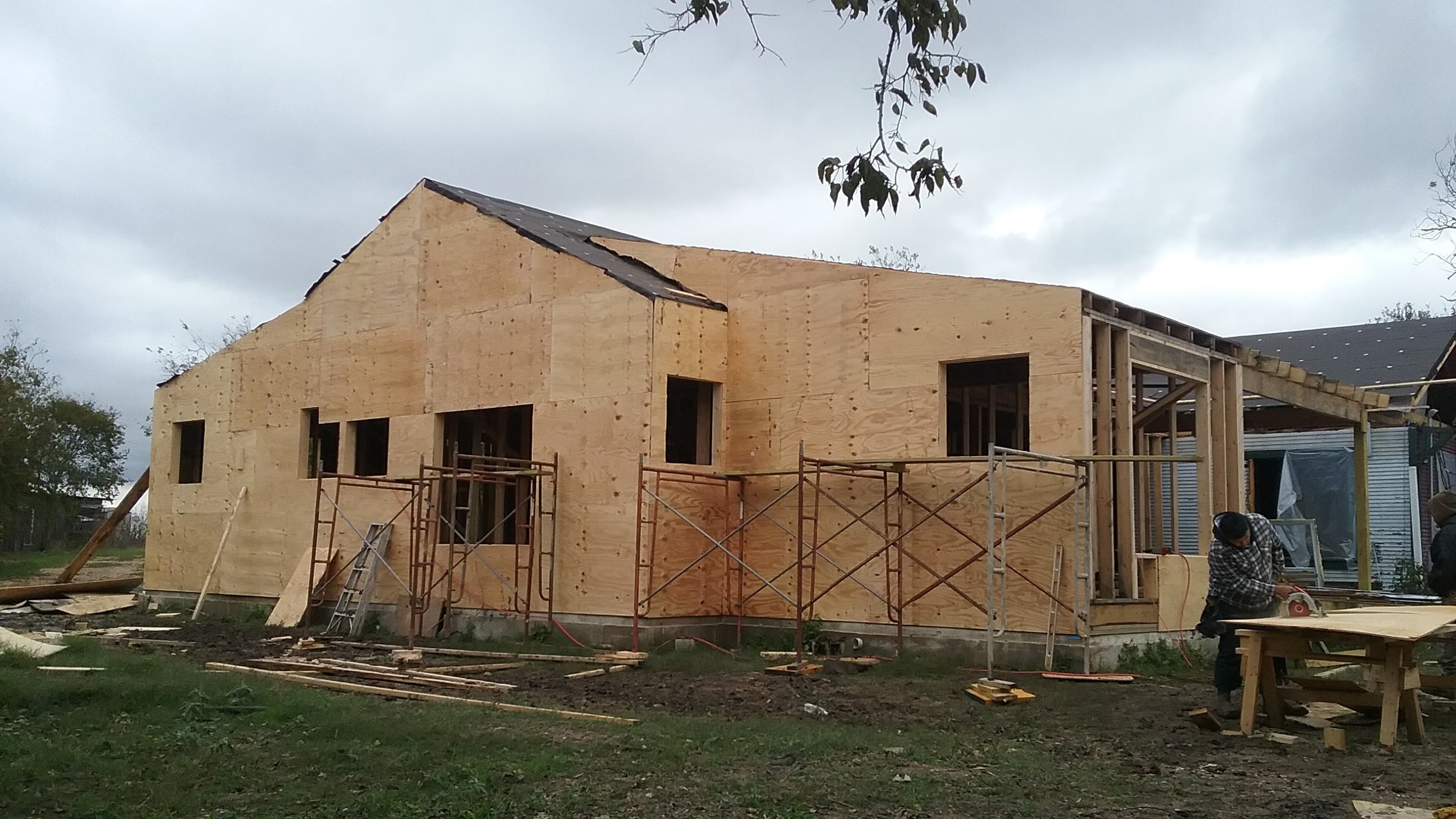  The perfect wall as a plywood box during early framing. 