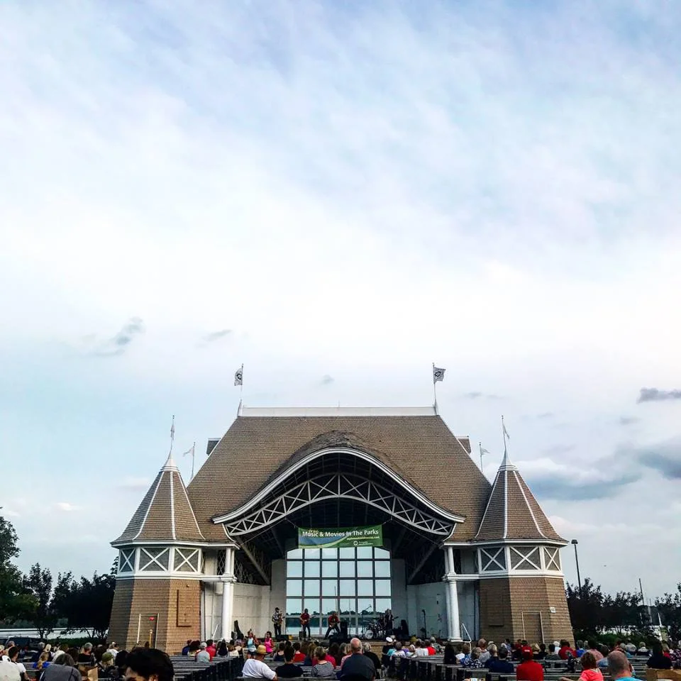 date night at Lake Harriet Bandshell | momming is hard