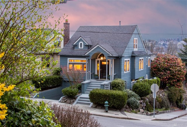 We helped our clients sell this 1930 Lake Union view home to some 1st time homebuyers! Our clients were then able to purchase their dream retirement home in the San Juan Passage!
