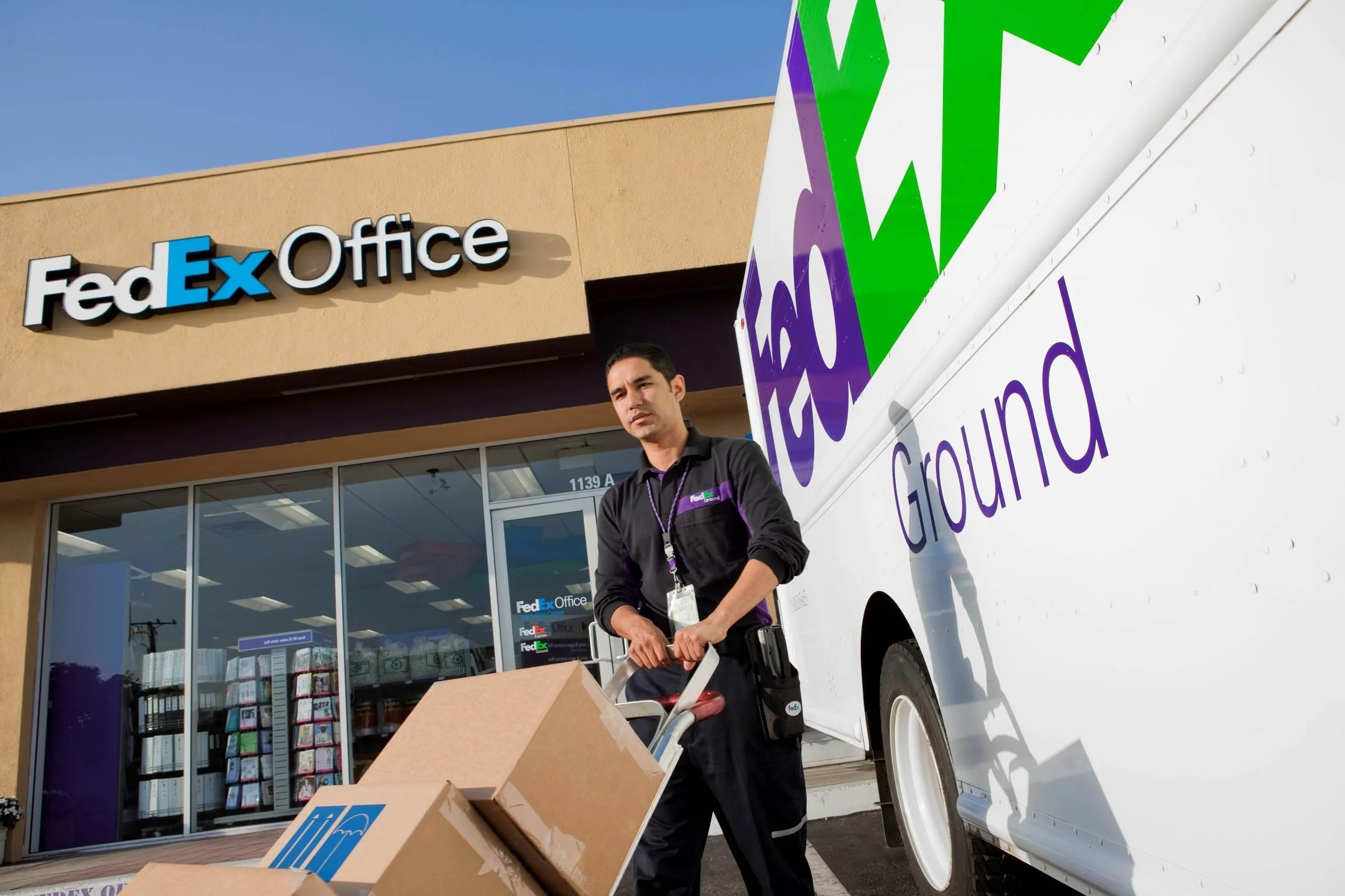 FedEx Office in Wilmington, Delaware, your destination for printing, copying, packaging and shipping. Come try our professional printers for color copies, signs & banners, business cards, and presentations. You can even print directly from your mobile device.