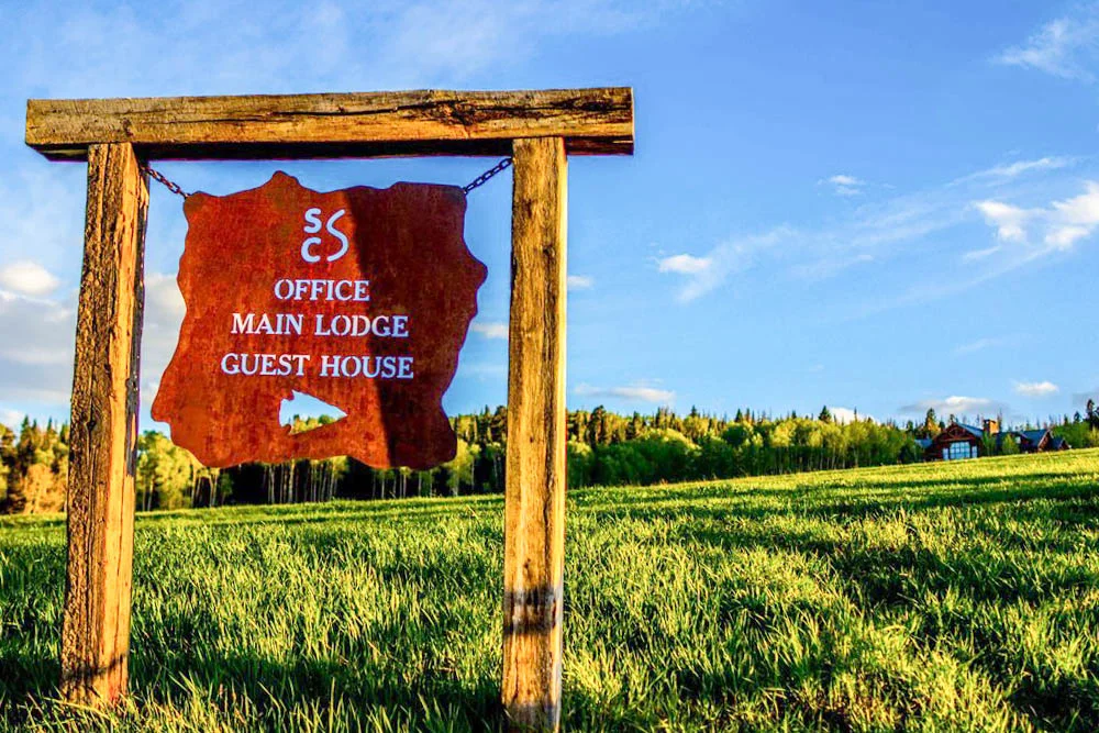 Directional-Signage-at-Shadow-Creek-Working-Cattle-Ranch-in-Silverthorne-Colorado.jpg