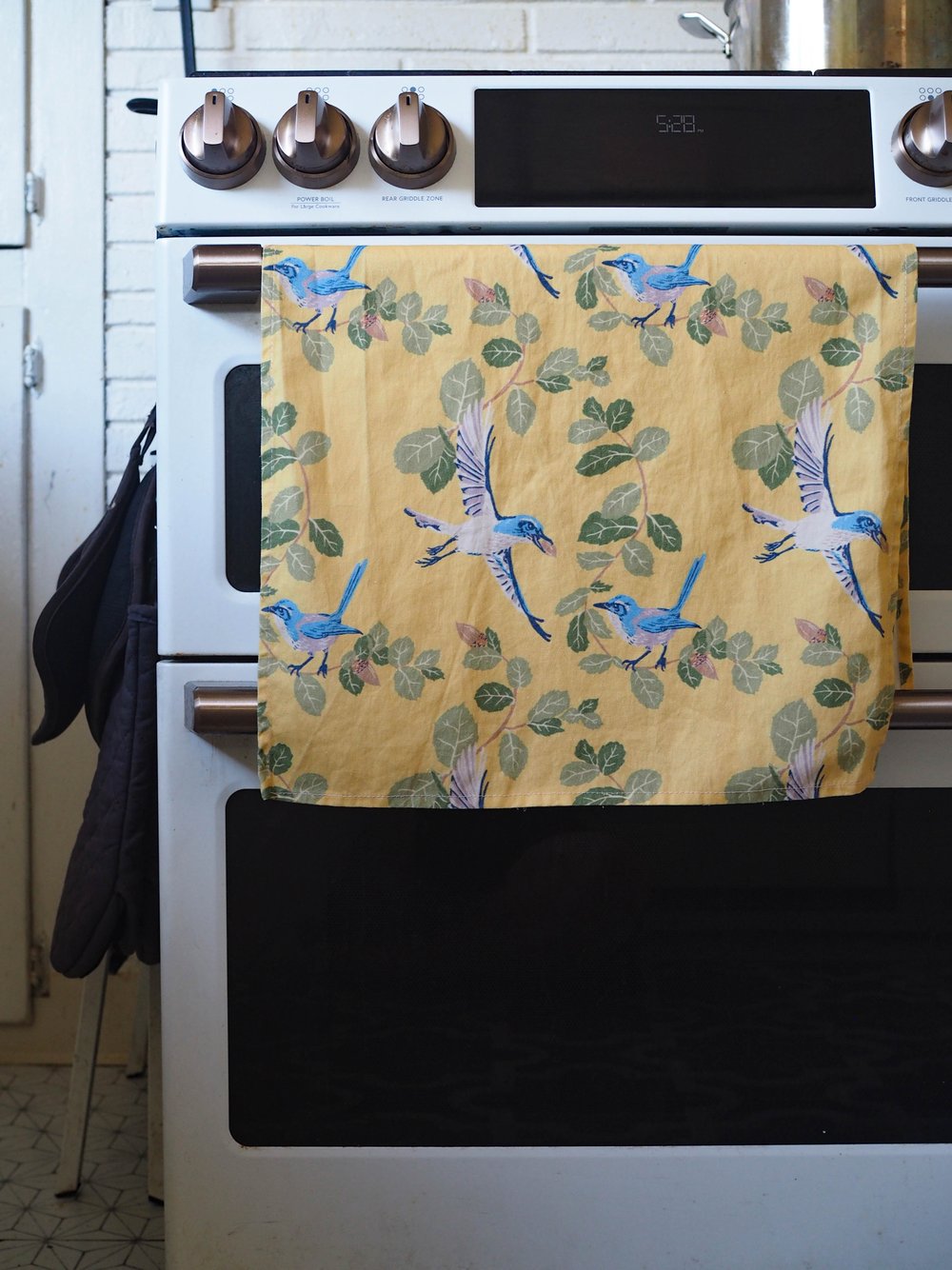 New KitchenAid Tea-Towels x2 Red and Dark Green – Wild Haggis Direct