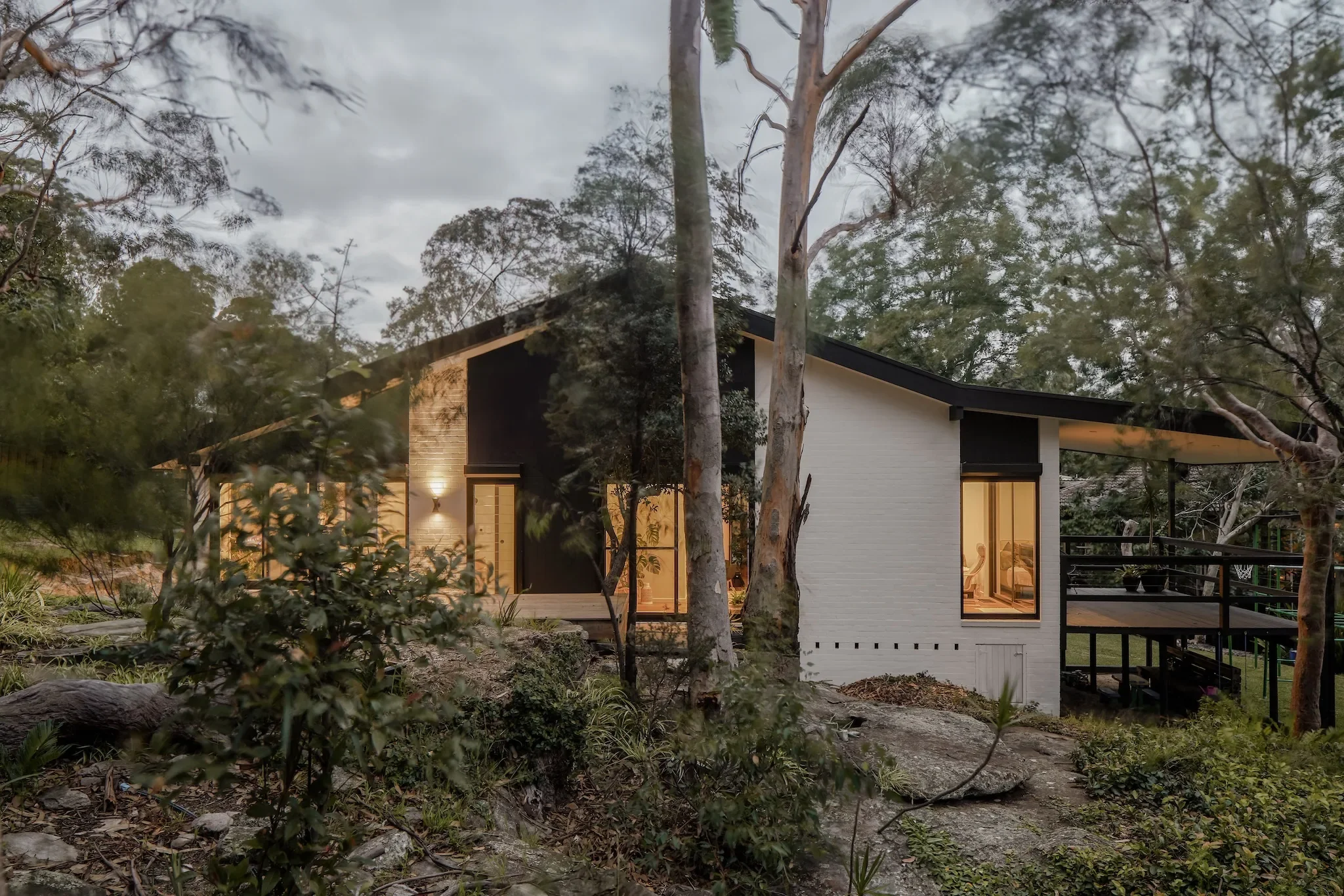 Architect designed bushland home in Loftus