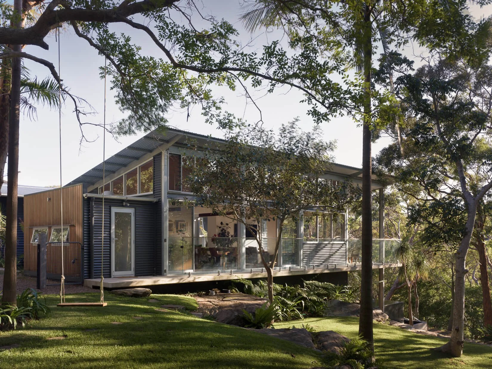House integrated into leafy Upper North Shore landscape