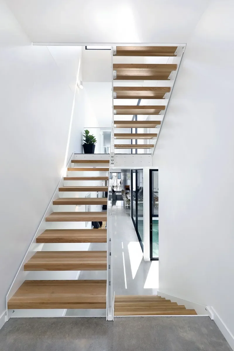 Floating staircase in contemporary Sydney home