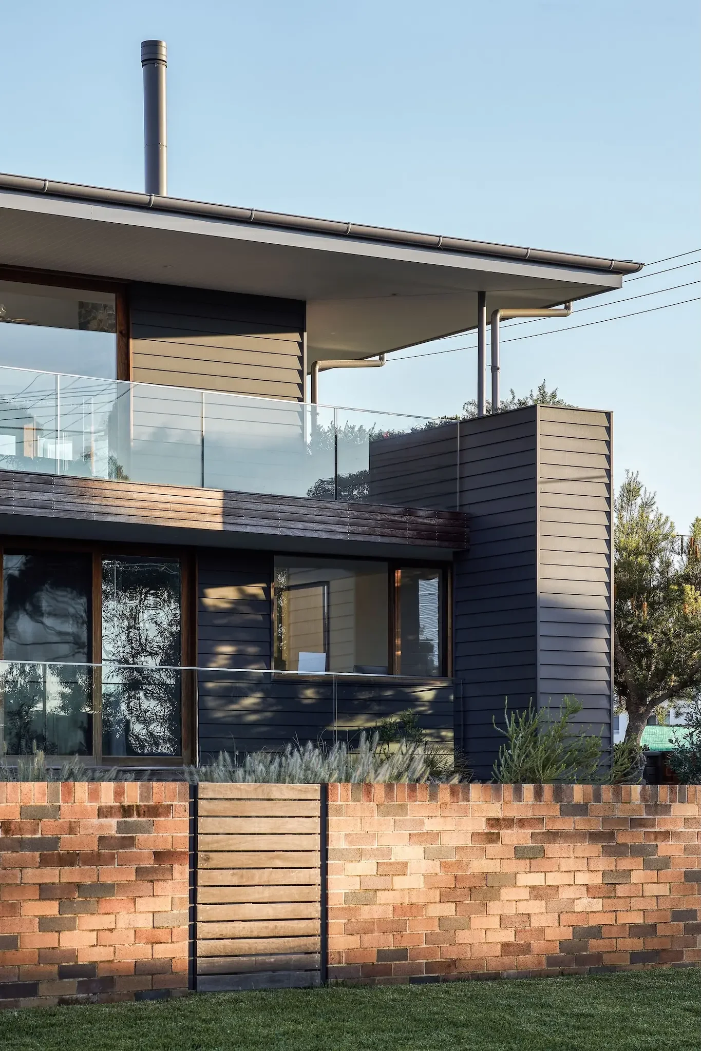 Modern waterfront home in Sydney with indoor outdoor living