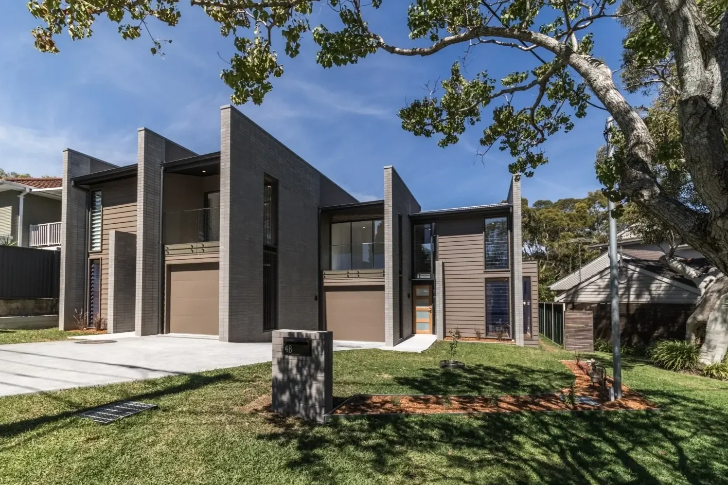Dual occupancy homes with courtyard layout