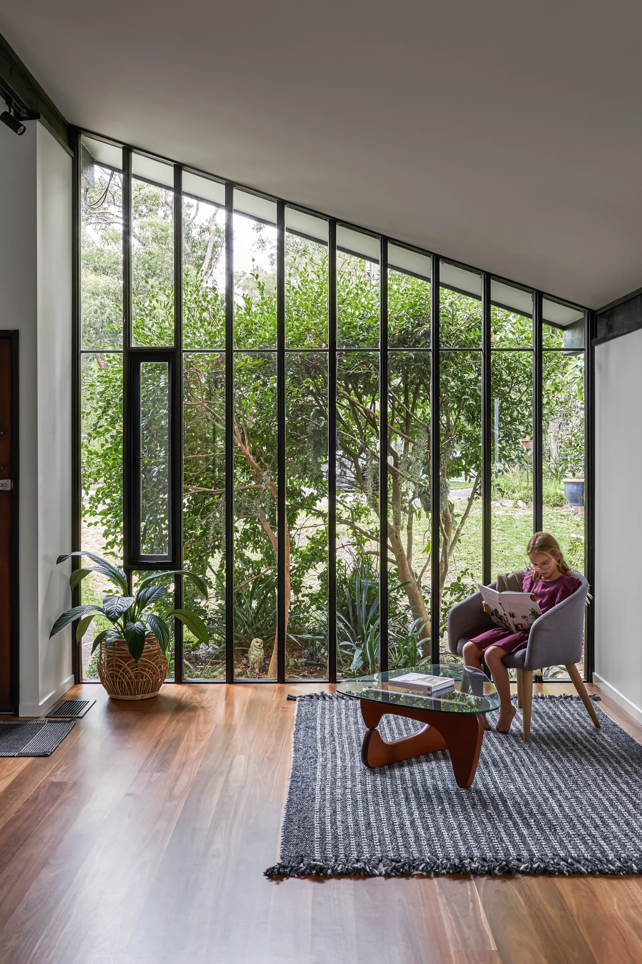Veranda with shading designed for bushfire and climate response