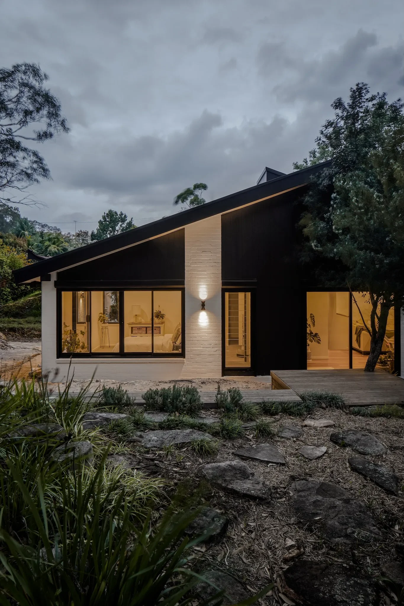 Bushland home with modern extension
