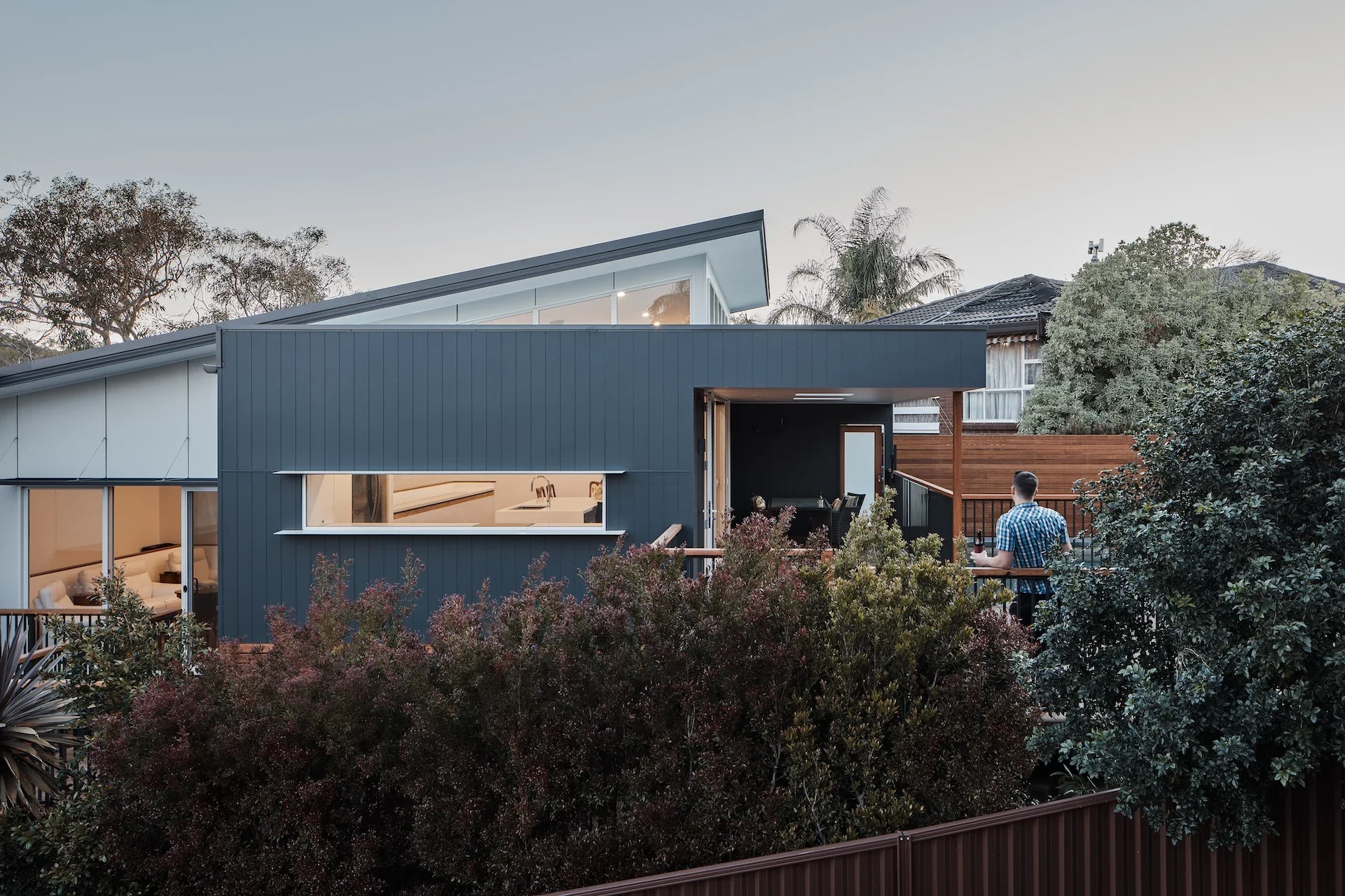 Contemporary passive house in Sydney with strong indoor outdoor connection