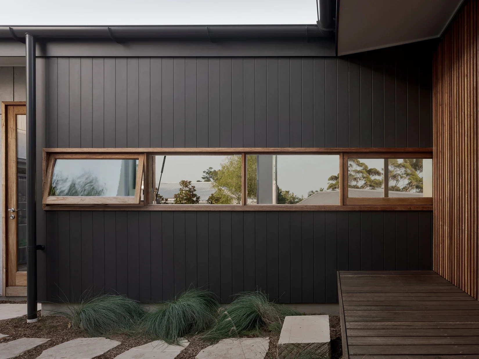 Connection between pavilions through landscaped courtyard