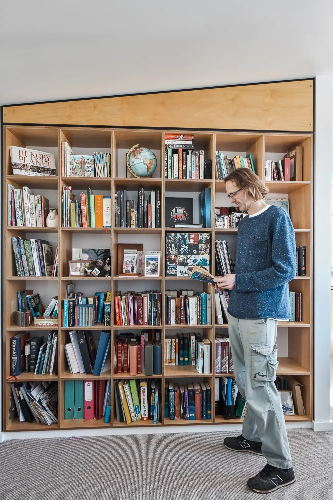 Custom joinery library space in home