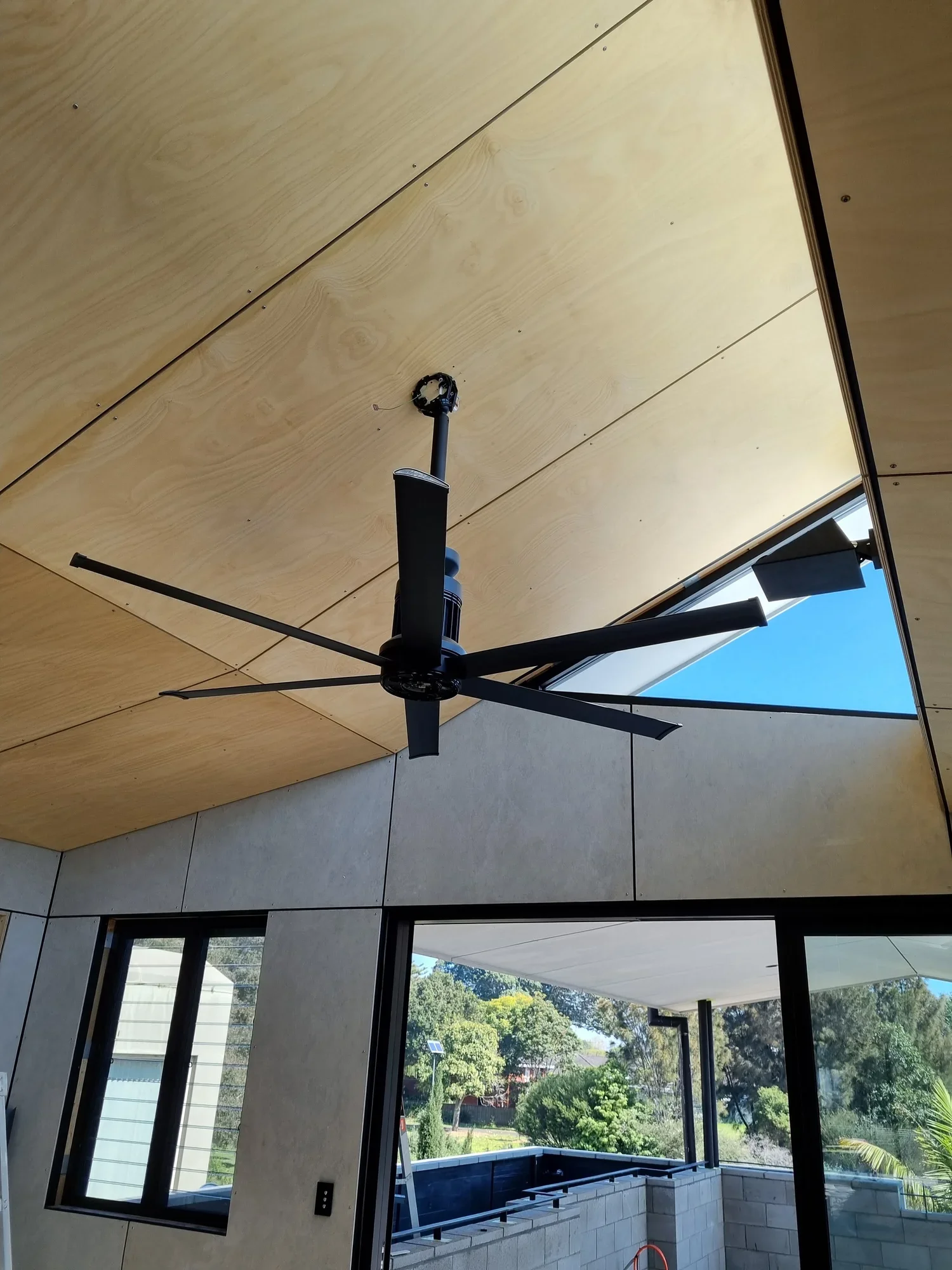 Ceiling fan supporting passive cooling design