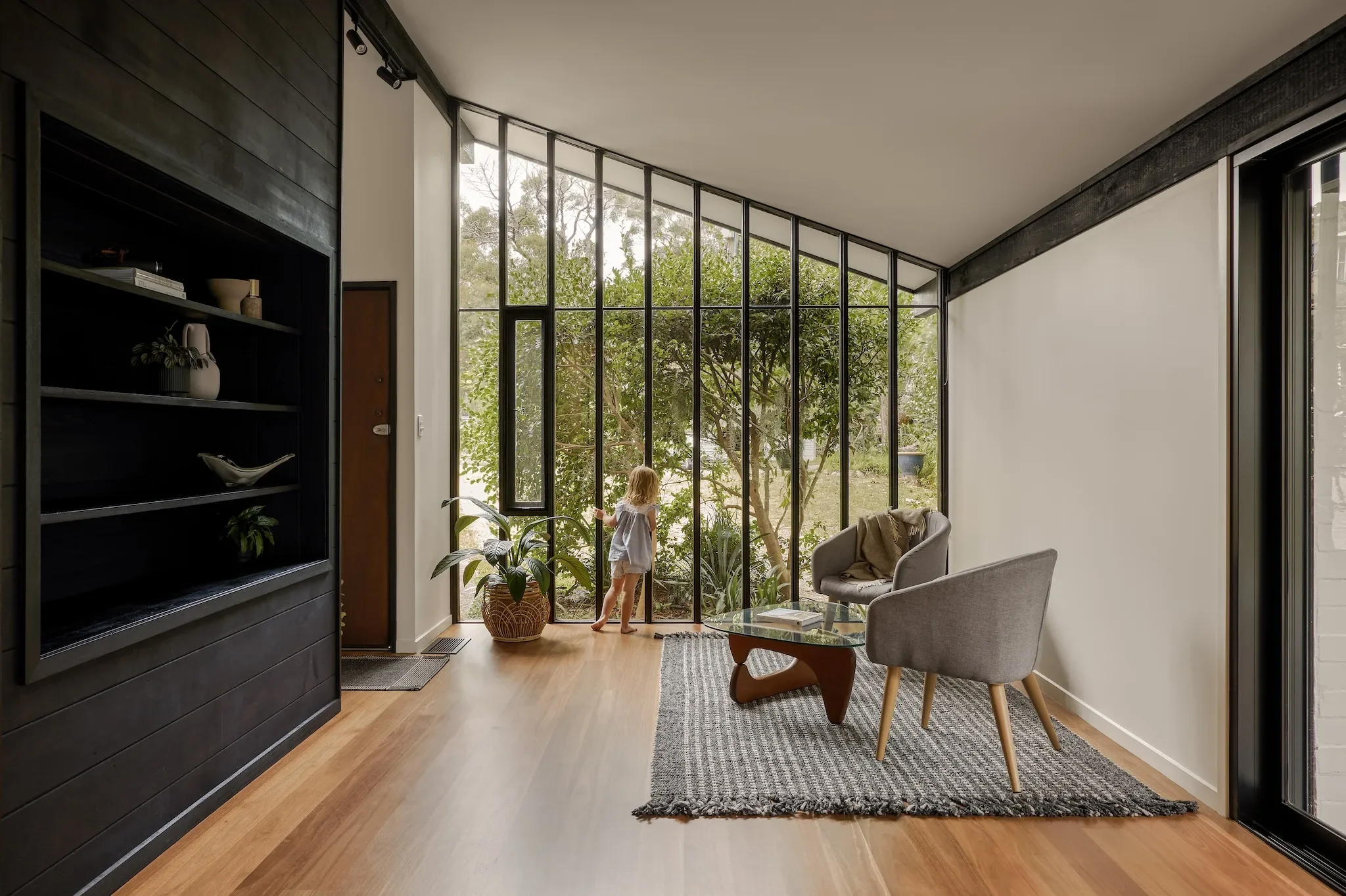 Courtyard home design in Gordon with large glazing and indoor outdoor connection