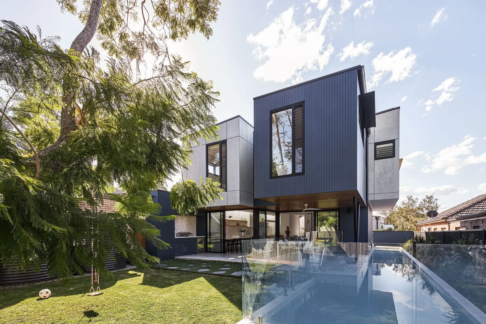 Side elevation of narrow block home design