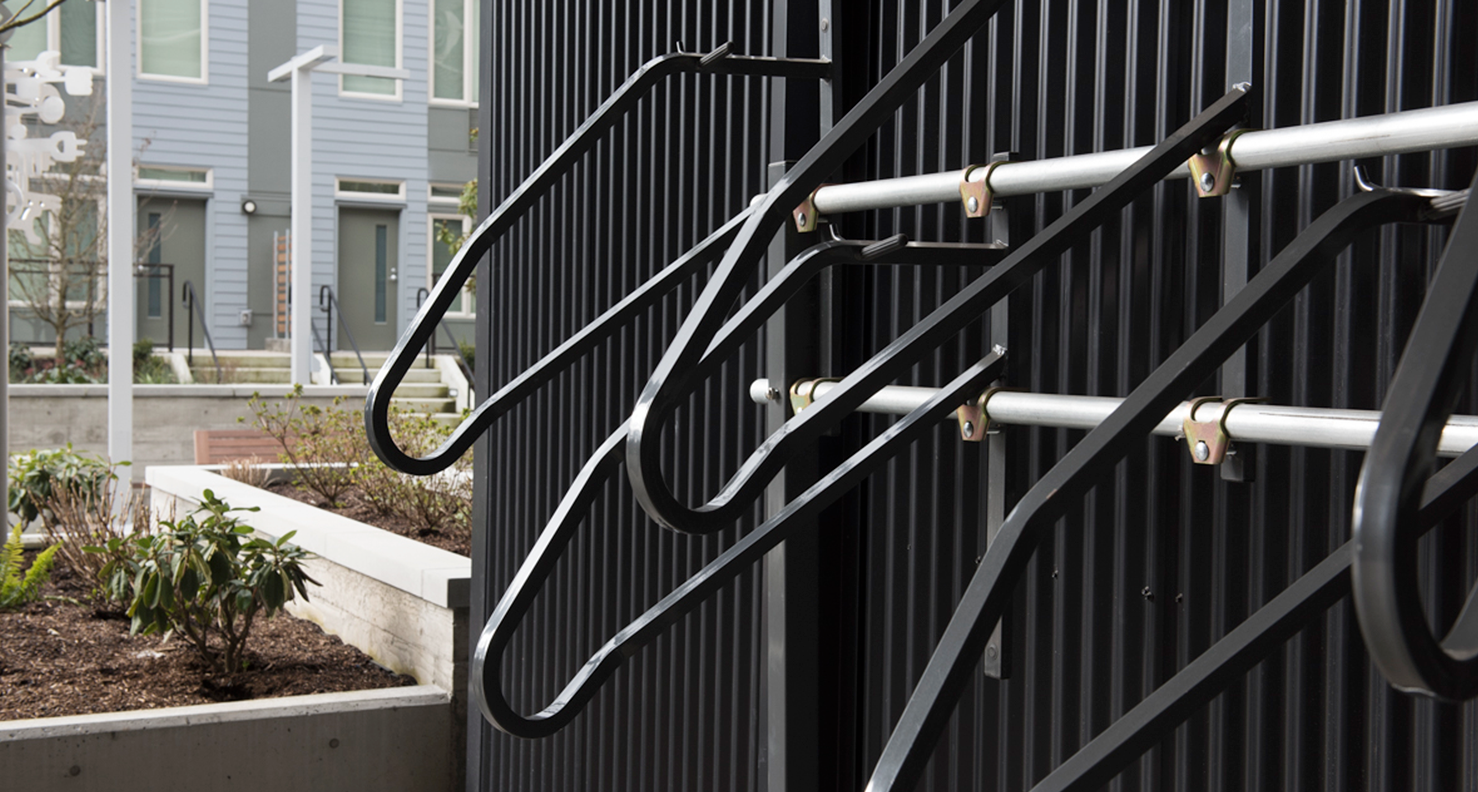 Huntco_Hawthorne_Single_Bikerack-Peloton-on-black.png