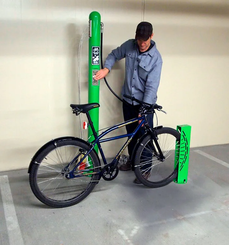 Huntco_Bike_Wash_Station-in-use.png