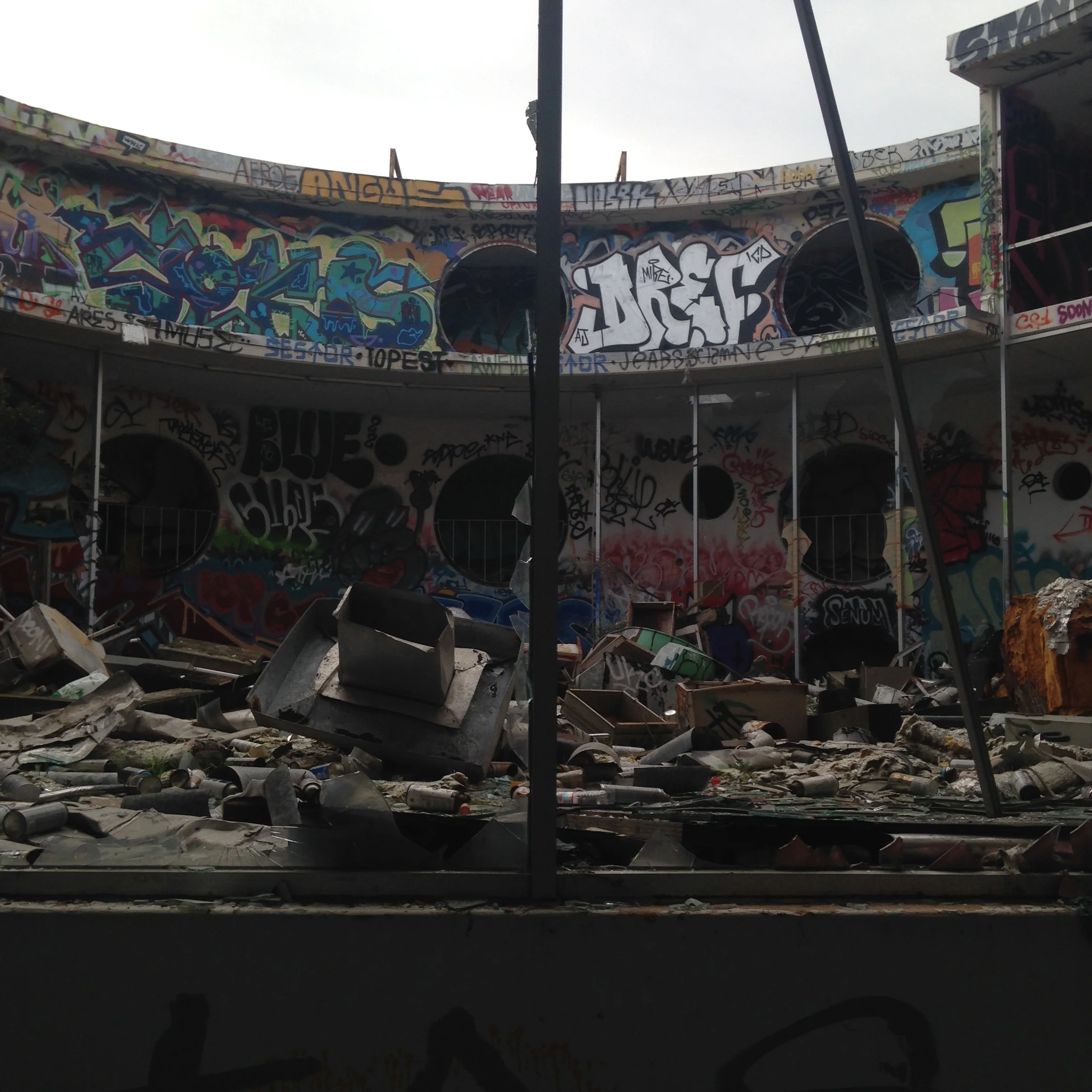  Edan Zez Ziylz, “Hotel California”  2017 