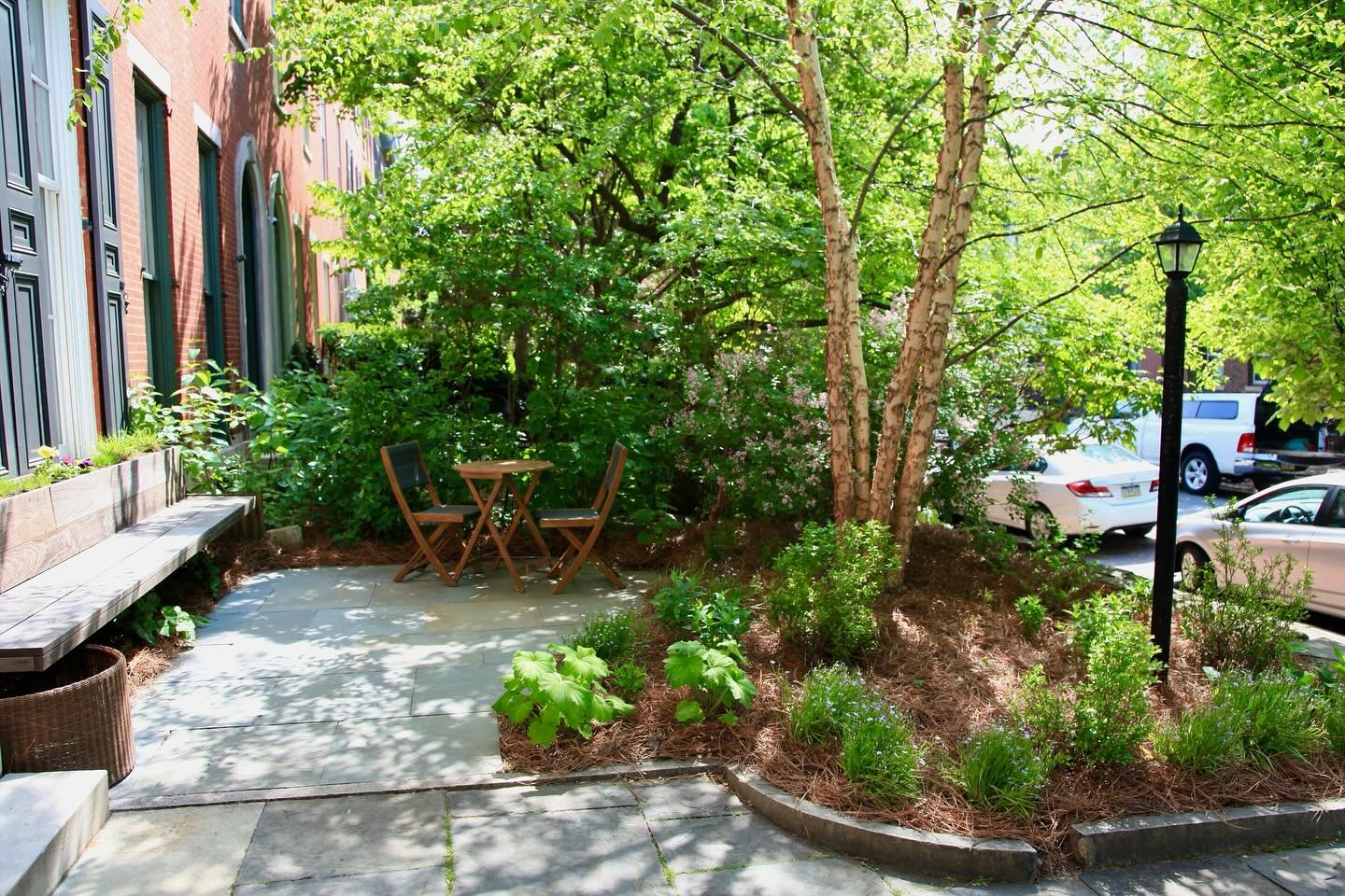 Gorgeous townhouse in historic neighborhood in need of a glow up? We got you!

Philadelphia&rsquo;s Spring Garden District dates back to the 1800&rsquo;s and its tree lined streets (some still with the original brick sidewalk like this one&hellip;) f
