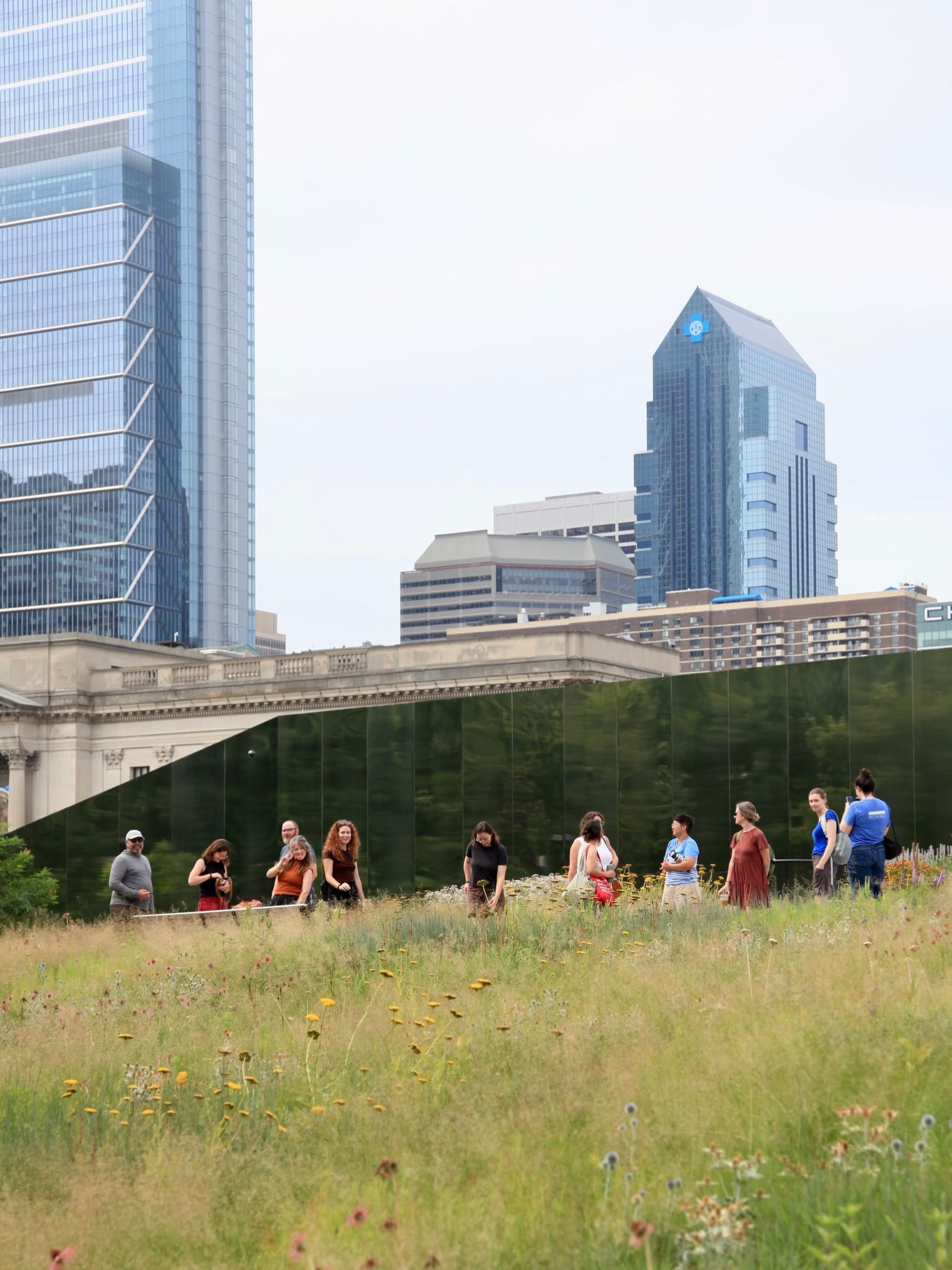 Today, for our annual field trip, we spent the morning at @caldergardens here in Philadelphia. Installed last fall, this is the first summer for this living, dynamic landscape designed by the masterful @pietoudolf that transformed a flat portion of t